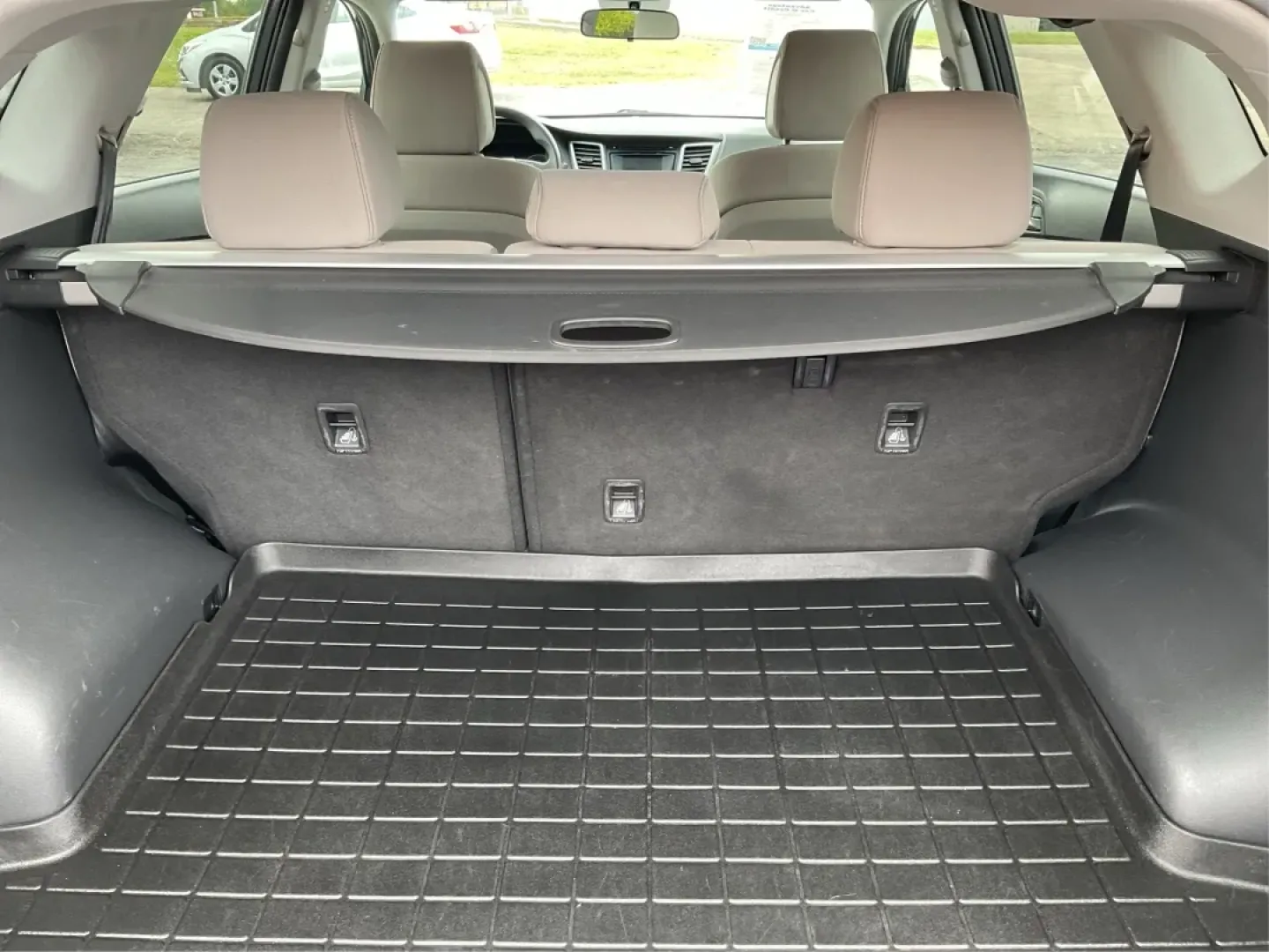 2016 Hyundai Tucson SE (KM8J3CA43GU) with an Nu 2L I-4 gasoline direct injection engine, located at 880 E. National Road, Vandalia, OH, 45377, (937) 908-9800, 39.891918, -84.183594 - **Elevate Your Daily Drive with the 2016 Hyundai Tucson SE Perfect for Your Active Lifestyle!**<br /> <br /> Are you in search of a reliable vehicle that fits your busy lifestyle? The 2016 Hyundai Tucson SE, available now at Advantage Car and Credit in Piqua, OH, is the ultimate SUV for those on th - Photo#11