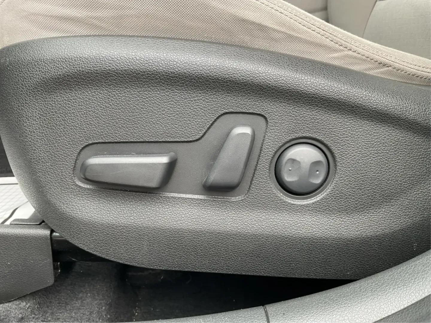 2016 Hyundai Tucson SE (KM8J3CA43GU) with an Nu 2L I-4 gasoline direct injection engine, located at 880 E. National Road, Vandalia, OH, 45377, (937) 908-9800, 39.891918, -84.183594 - **Elevate Your Daily Drive with the 2016 Hyundai Tucson SE Perfect for Your Active Lifestyle!**<br /> <br /> Are you in search of a reliable vehicle that fits your busy lifestyle? The 2016 Hyundai Tucson SE, available now at Advantage Car and Credit in Piqua, OH, is the ultimate SUV for those on th - Photo#16