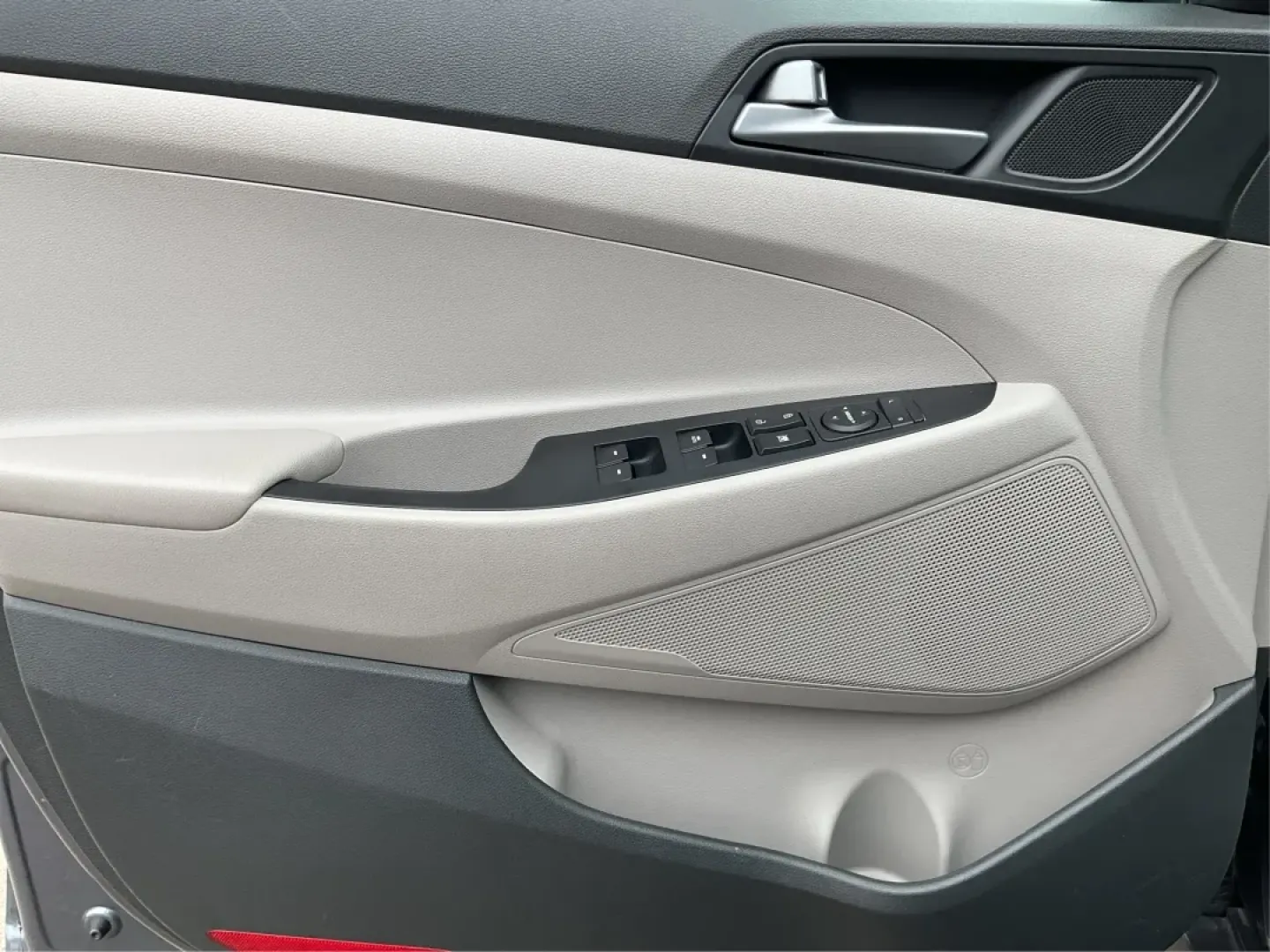 2016 Hyundai Tucson SE (KM8J3CA43GU) with an Nu 2L I-4 gasoline direct injection engine, located at 880 E. National Road, Vandalia, OH, 45377, (937) 908-9800, 39.891918, -84.183594 - **Elevate Your Daily Drive with the 2016 Hyundai Tucson SE Perfect for Your Active Lifestyle!**<br /> <br /> Are you in search of a reliable vehicle that fits your busy lifestyle? The 2016 Hyundai Tucson SE, available now at Advantage Car and Credit in Piqua, OH, is the ultimate SUV for those on th - Photo#17