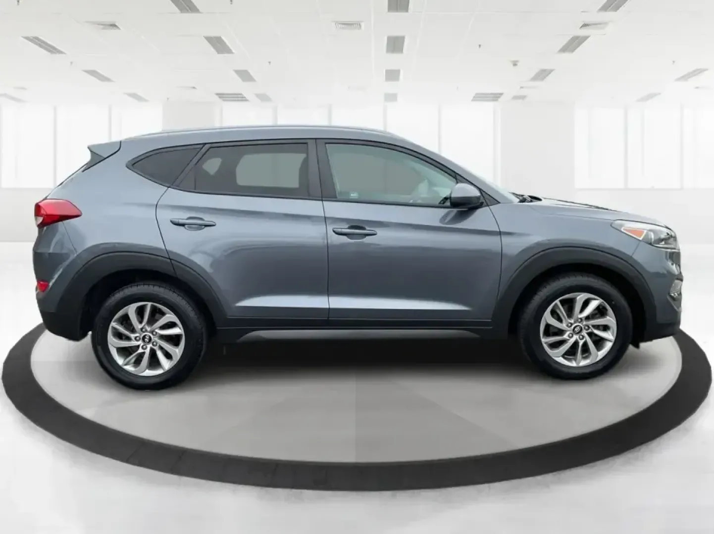 2016 Hyundai Tucson SE (KM8J3CA43GU) with an Nu 2L I-4 gasoline direct injection engine, 6A transmission, located at 1099 N County Rd 25A , Troy, OH, 45373, (937) 908-9800, 40.057079, -84.212883 - **Elevate Your Daily Drive with the 2016 Hyundai Tucson SE Perfect for Your Active Lifestyle!**<br /> <br /> Are you in search of a reliable vehicle that fits your busy lifestyle? The 2016 Hyundai Tucson SE, available now at Advantage Car and Credit in Piqua, OH, is the ultimate SUV for those on th - Photo#1