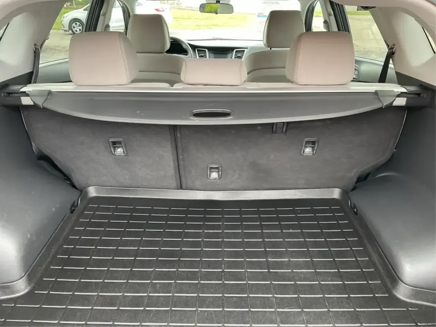 2016 Hyundai Tucson SE (KM8J3CA43GU) with an Nu 2L I-4 gasoline direct injection engine, 6A transmission, located at 1099 N County Rd 25A , Troy, OH, 45373, (937) 908-9800, 40.057079, -84.212883 - **Elevate Your Daily Drive with the 2016 Hyundai Tucson SE Perfect for Your Active Lifestyle!**<br /> <br /> Are you in search of a reliable vehicle that fits your busy lifestyle? The 2016 Hyundai Tucson SE, available now at Advantage Car and Credit in Piqua, OH, is the ultimate SUV for those on th - Photo#12