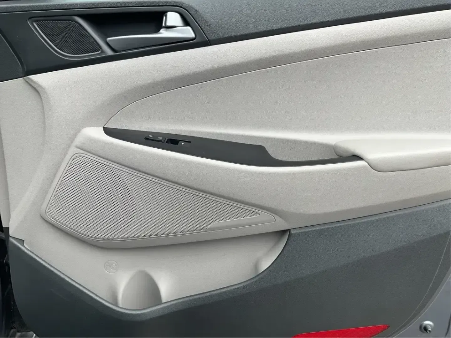 2016 Hyundai Tucson SE (KM8J3CA43GU) with an Nu 2L I-4 gasoline direct injection engine, 6A transmission, located at 1099 N County Rd 25A , Troy, OH, 45373, (937) 908-9800, 40.057079, -84.212883 - **Elevate Your Daily Drive with the 2016 Hyundai Tucson SE Perfect for Your Active Lifestyle!**<br /> <br /> Are you in search of a reliable vehicle that fits your busy lifestyle? The 2016 Hyundai Tucson SE, available now at Advantage Car and Credit in Piqua, OH, is the ultimate SUV for those on th - Photo#19