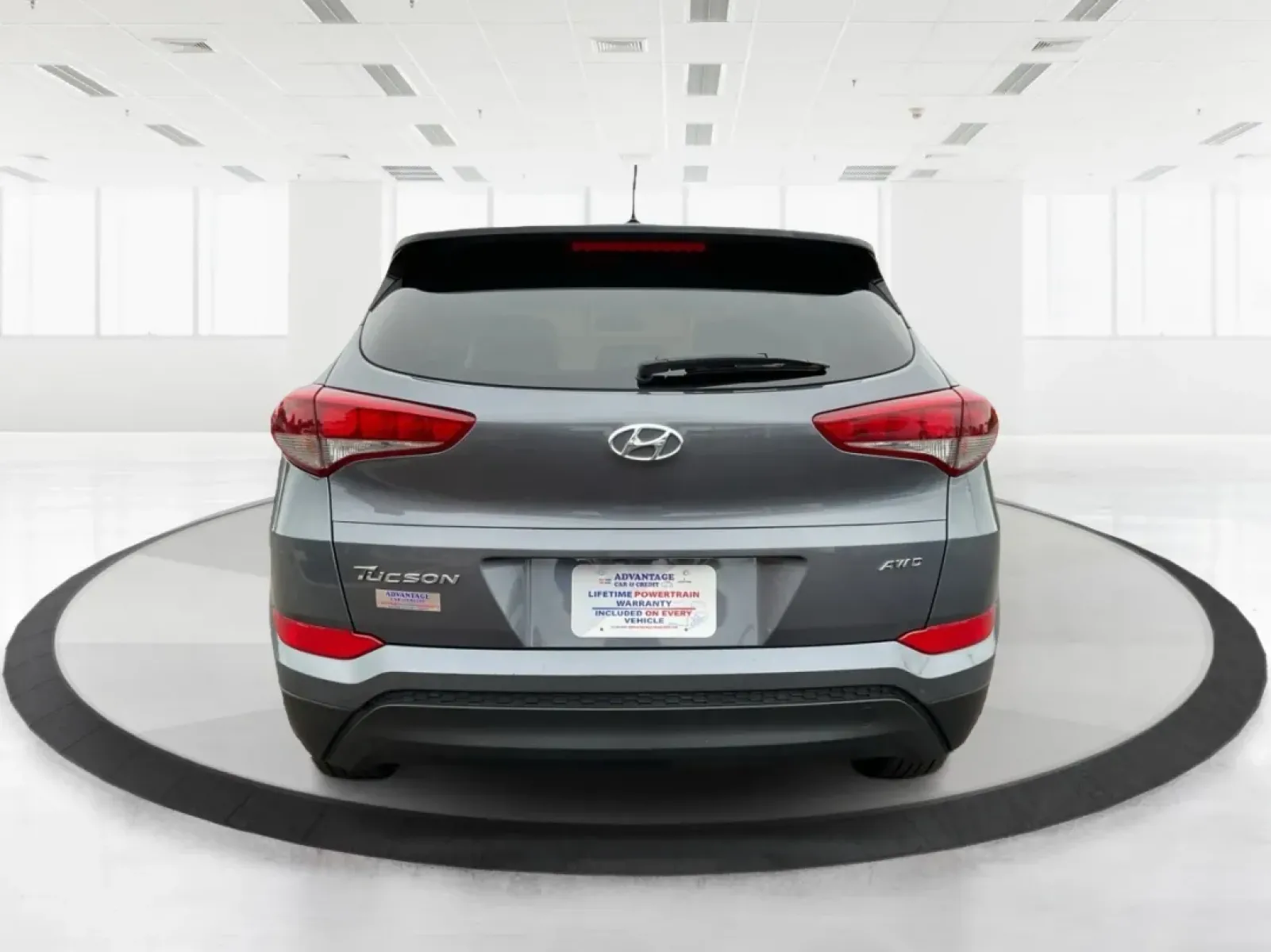 2016 Hyundai Tucson SE (KM8J3CA43GU) with an Nu 2L I-4 gasoline direct injection engine, located at 8750 N County Rd 25A, Piqua, OH, 45356, (937) 908-9800, 40.164391, -84.232513 - **Elevate Your Daily Drive with the 2016 Hyundai Tucson SE Perfect for Your Active Lifestyle!**<br /> <br /> Are you in search of a reliable vehicle that fits your busy lifestyle? The 2016 Hyundai Tucson SE, available now at Advantage Car and Credit in Piqua, OH, is the ultimate SUV for those on th - Photo#3