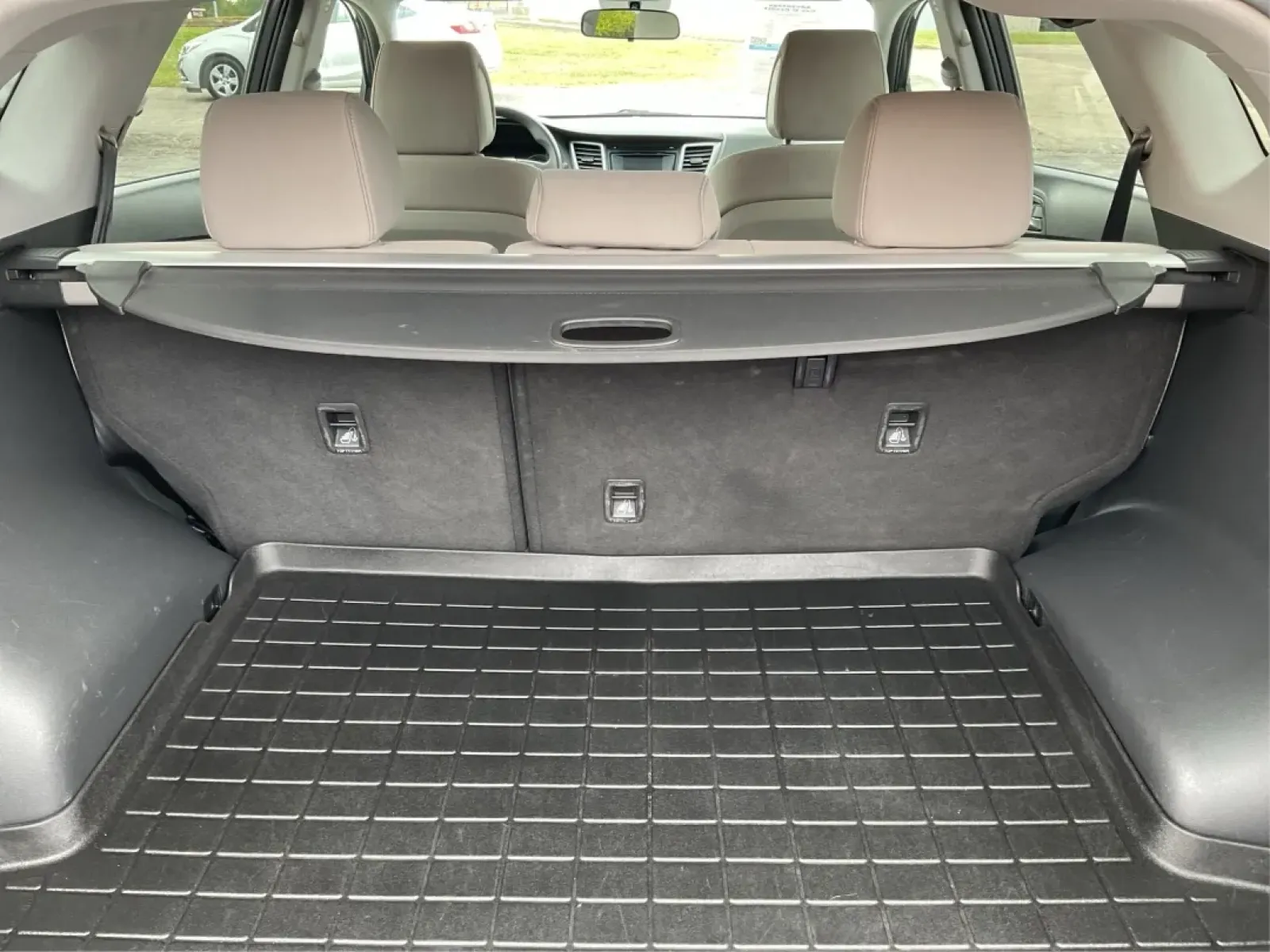 2016 Hyundai Tucson SE (KM8J3CA43GU) with an Nu 2L I-4 gasoline direct injection engine, located at 8750 N County Rd 25A, Piqua, OH, 45356, (937) 908-9800, 40.164391, -84.232513 - **Elevate Your Daily Drive with the 2016 Hyundai Tucson SE Perfect for Your Active Lifestyle!**<br /> <br /> Are you in search of a reliable vehicle that fits your busy lifestyle? The 2016 Hyundai Tucson SE, available now at Advantage Car and Credit in Piqua, OH, is the ultimate SUV for those on th - Photo#11
