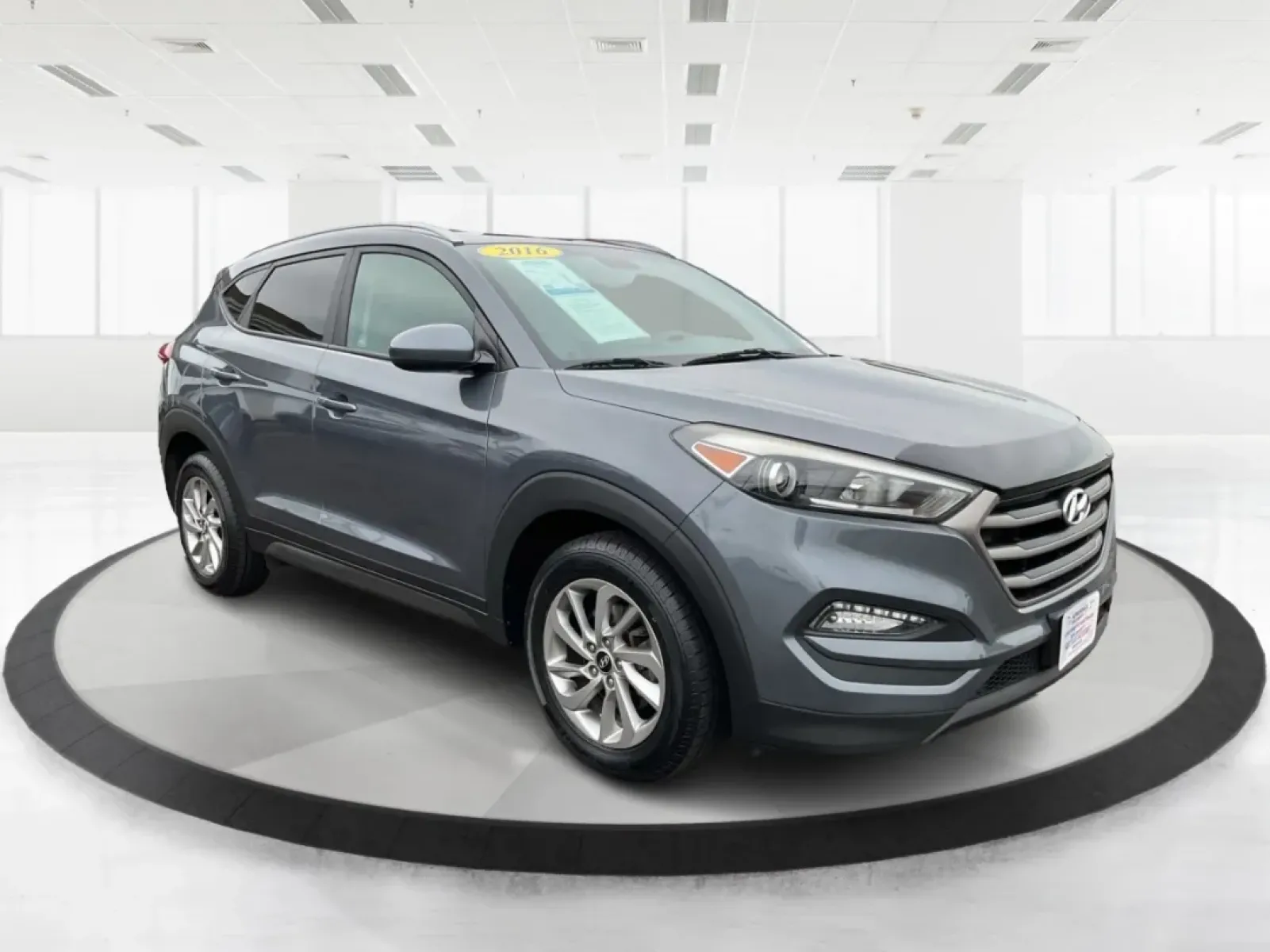 2016 Hyundai Tucson SE (KM8J3CA43GU) with an Nu 2L I-4 gasoline direct injection engine, located at 8750 N County Rd 25A, Piqua, OH, 45356, (937) 908-9800, 40.164391, -84.232513 - **Elevate Your Daily Drive with the 2016 Hyundai Tucson SE Perfect for Your Active Lifestyle!**<br /> <br /> Are you in search of a reliable vehicle that fits your busy lifestyle? The 2016 Hyundai Tucson SE, available now at Advantage Car and Credit in Piqua, OH, is the ultimate SUV for those on th - Photo#0