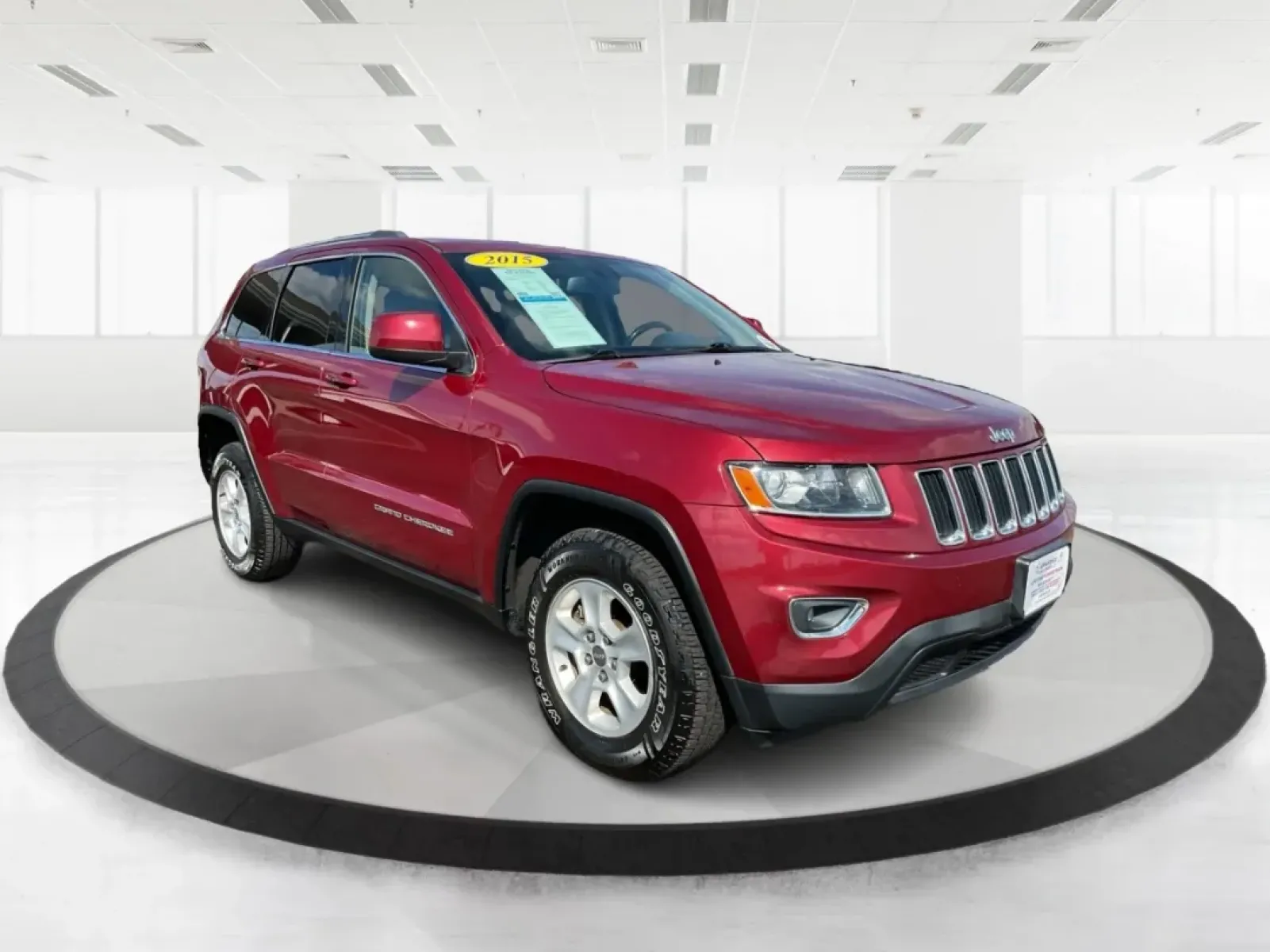 2015 Jeep Grand Cherokee Laredo (1C4RJFAG3FC) with an 3.6L V-6 DOHC engine, located at 4508 South Dixie Dr, Moraine, OH, 45439, (937) 908-9800, 39.689976, -84.218452 - **Adventure Awaits with This 2015 Jeep Grand Cherokee Laredo! Perfect for Families and Explorers Alike!**<br /> <br /> Are you ready to elevate your lifestyle with a vehicle that blends rugged capability with everyday comfort? Look no further than this stunning 2015 Jeep Grand Cherokee Laredo, perfe - Photo#0