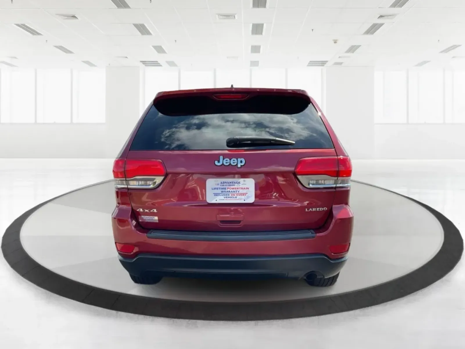 2015 Jeep Grand Cherokee Laredo (1C4RJFAG3FC) with an 3.6L V-6 DOHC engine, located at 4508 South Dixie Dr, Moraine, OH, 45439, (937) 908-9800, 39.689976, -84.218452 - **Adventure Awaits with This 2015 Jeep Grand Cherokee Laredo! Perfect for Families and Explorers Alike!**<br /> <br /> Are you ready to elevate your lifestyle with a vehicle that blends rugged capability with everyday comfort? Look no further than this stunning 2015 Jeep Grand Cherokee Laredo, perfe - Photo#3