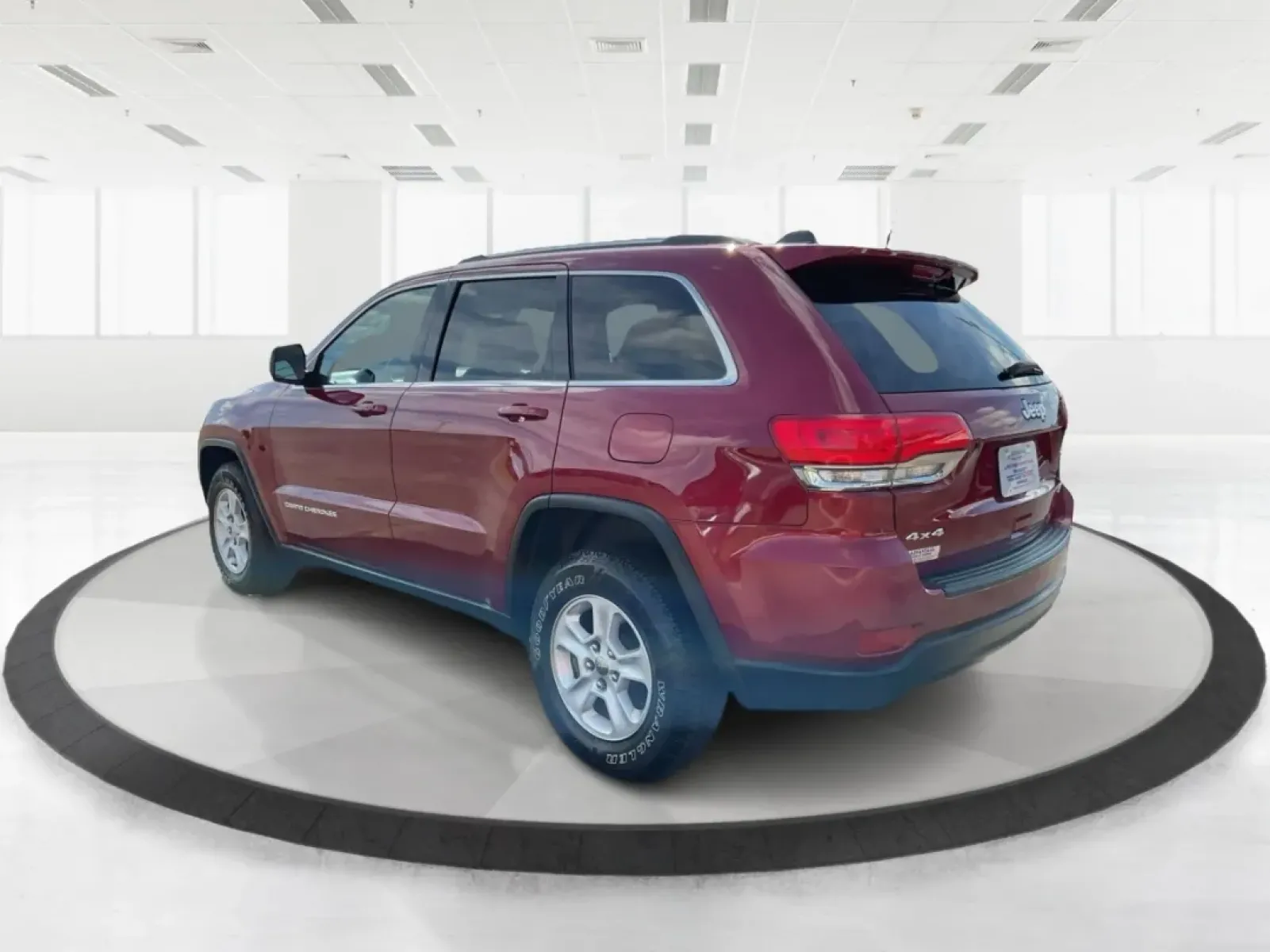 2015 Jeep Grand Cherokee Laredo (1C4RJFAG3FC) with an 3.6L V-6 DOHC engine, located at 4508 South Dixie Dr, Moraine, OH, 45439, (937) 908-9800, 39.689976, -84.218452 - **Adventure Awaits with This 2015 Jeep Grand Cherokee Laredo! Perfect for Families and Explorers Alike!**<br /> <br /> Are you ready to elevate your lifestyle with a vehicle that blends rugged capability with everyday comfort? Look no further than this stunning 2015 Jeep Grand Cherokee Laredo, perfe - Photo#4