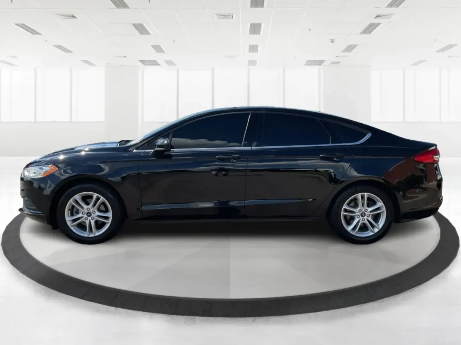 2018 Ford Fusion SE (3FA6P0H78JR) with an 2.5L L4 DOHC 16V engine, 6-Speed Automatic transmission, located at 401 Woodman Dr, Riverside, OH, 45431, (937) 908-9800, 39.760899, -84.123421 - ### Discover Your Next Adventure with the 2018 Ford Fusion SE at Advantage Car and Credit - Riverside!<br /> <br /> Are you in the market for a reliable sedan that perfectly balances style, comfort, and practicality? Look no further than the 2018 Ford Fusion SE, available now at Advantage Car and Cr - Photo#5