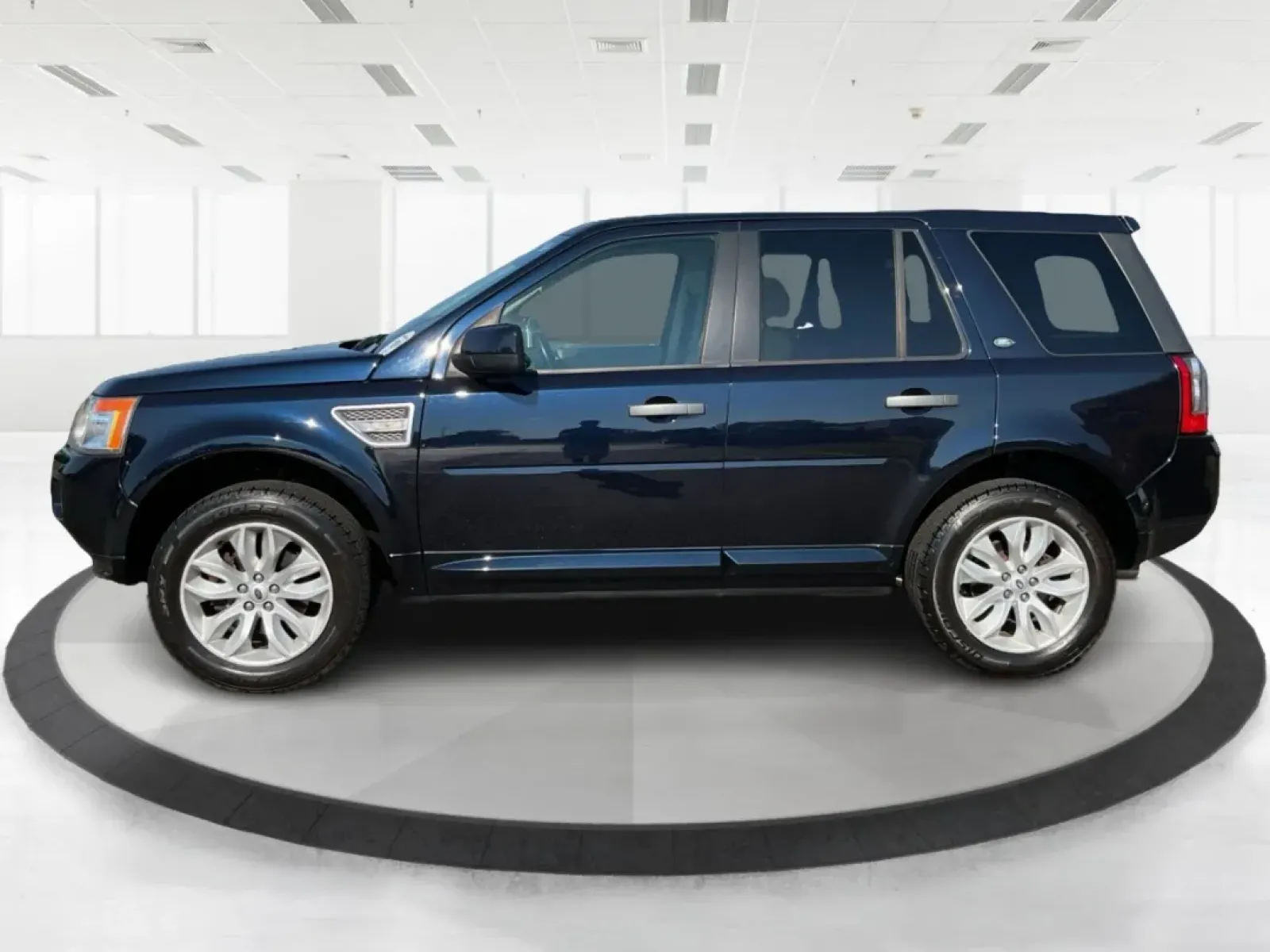 2012 Land Rover LR2 HSE (SALFR2BN8CH) with an Other engine, located at 8750 N County Rd 25A, Piqua, OH, 45356, (937) 908-9800, 40.164391, -84.232513 - **Adventure Awaits with the 2012 Land Rover LR2 HSE at Advantage Car and Credit - Piqua!**<br /> <br /> Are you ready to elevate your driving experience? Whether you're navigating the bustling streets of downtown Piqua or heading out for a weekend adventure in the stunning Ohio countryside, the 2012 - Photo#5