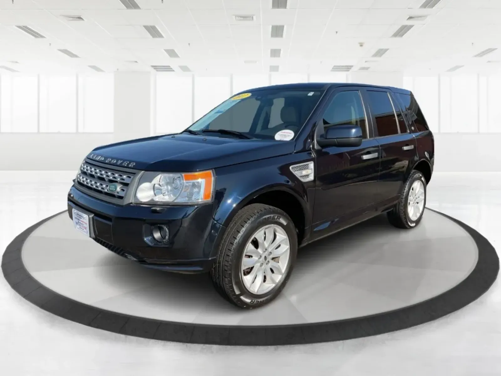 2012 Land Rover LR2 HSE (SALFR2BN8CH) with an Other engine, located at 8750 N County Rd 25A, Piqua, OH, 45356, (937) 908-9800, 40.164391, -84.232513 - **Adventure Awaits with the 2012 Land Rover LR2 HSE at Advantage Car and Credit - Piqua!**<br /> <br /> Are you ready to elevate your driving experience? Whether you're navigating the bustling streets of downtown Piqua or heading out for a weekend adventure in the stunning Ohio countryside, the 2012 - Photo#8