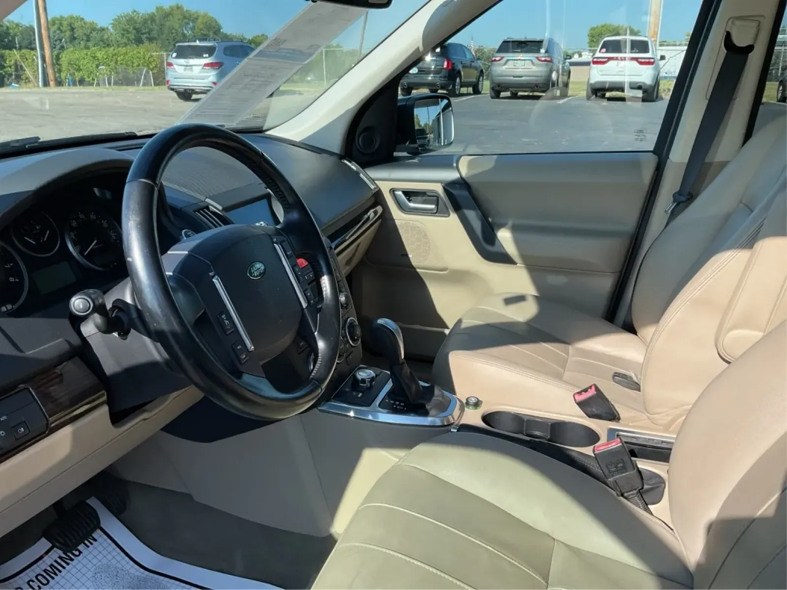 2012 Land Rover LR2 HSE (SALFR2BN8CH) with an Other engine, located at 8750 N County Rd 25A, Piqua, OH, 45356, (937) 908-9800, 40.164391, -84.232513 - **Adventure Awaits with the 2012 Land Rover LR2 HSE at Advantage Car and Credit - Piqua!**<br /> <br /> Are you ready to elevate your driving experience? Whether you're navigating the bustling streets of downtown Piqua or heading out for a weekend adventure in the stunning Ohio countryside, the 2012 - Photo#9