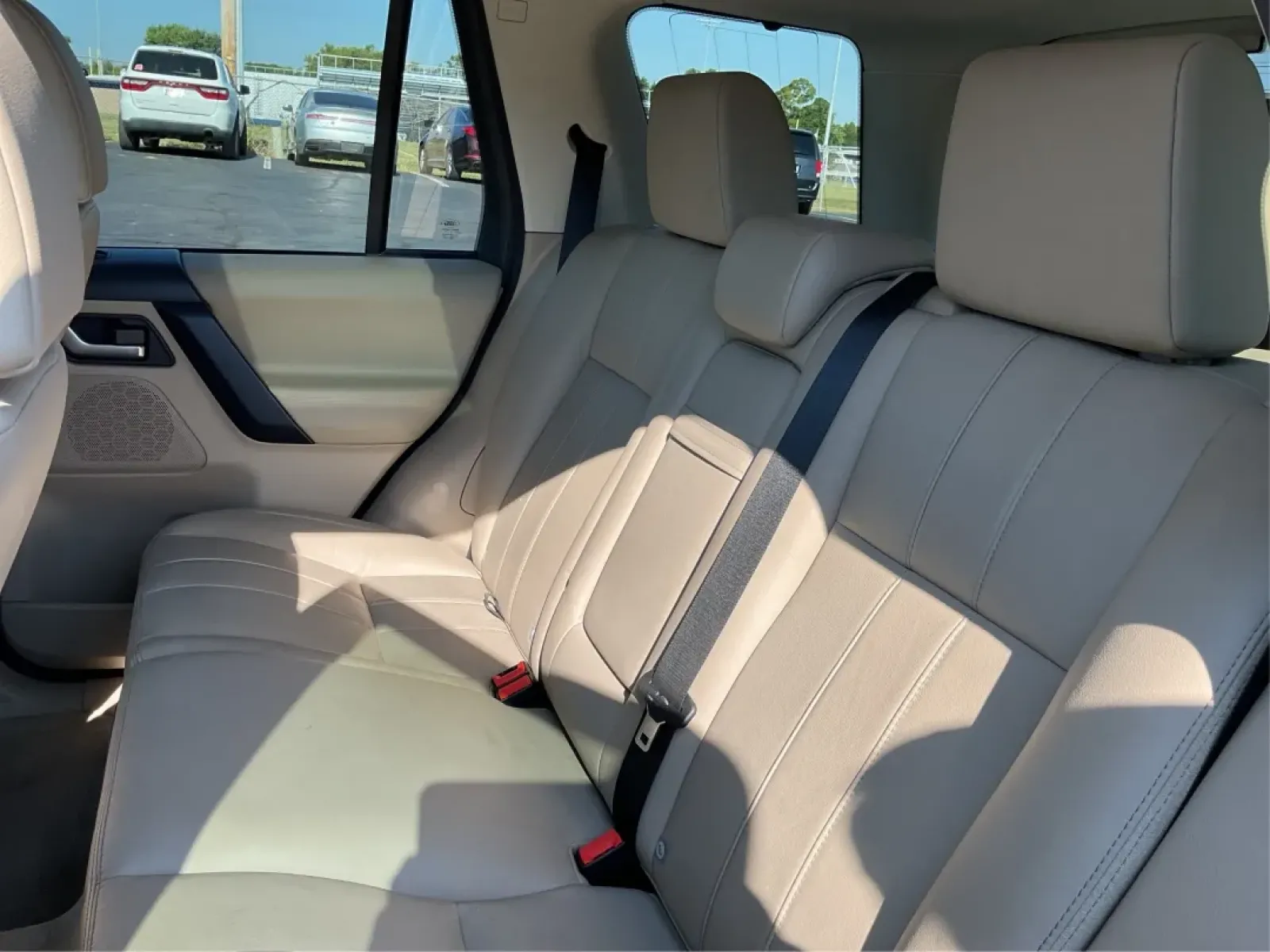 2012 Land Rover LR2 HSE (SALFR2BN8CH) with an Other engine, located at 8750 N County Rd 25A, Piqua, OH, 45356, (937) 908-9800, 40.164391, -84.232513 - **Adventure Awaits with the 2012 Land Rover LR2 HSE at Advantage Car and Credit - Piqua!**<br /> <br /> Are you ready to elevate your driving experience? Whether you're navigating the bustling streets of downtown Piqua or heading out for a weekend adventure in the stunning Ohio countryside, the 2012 - Photo#10