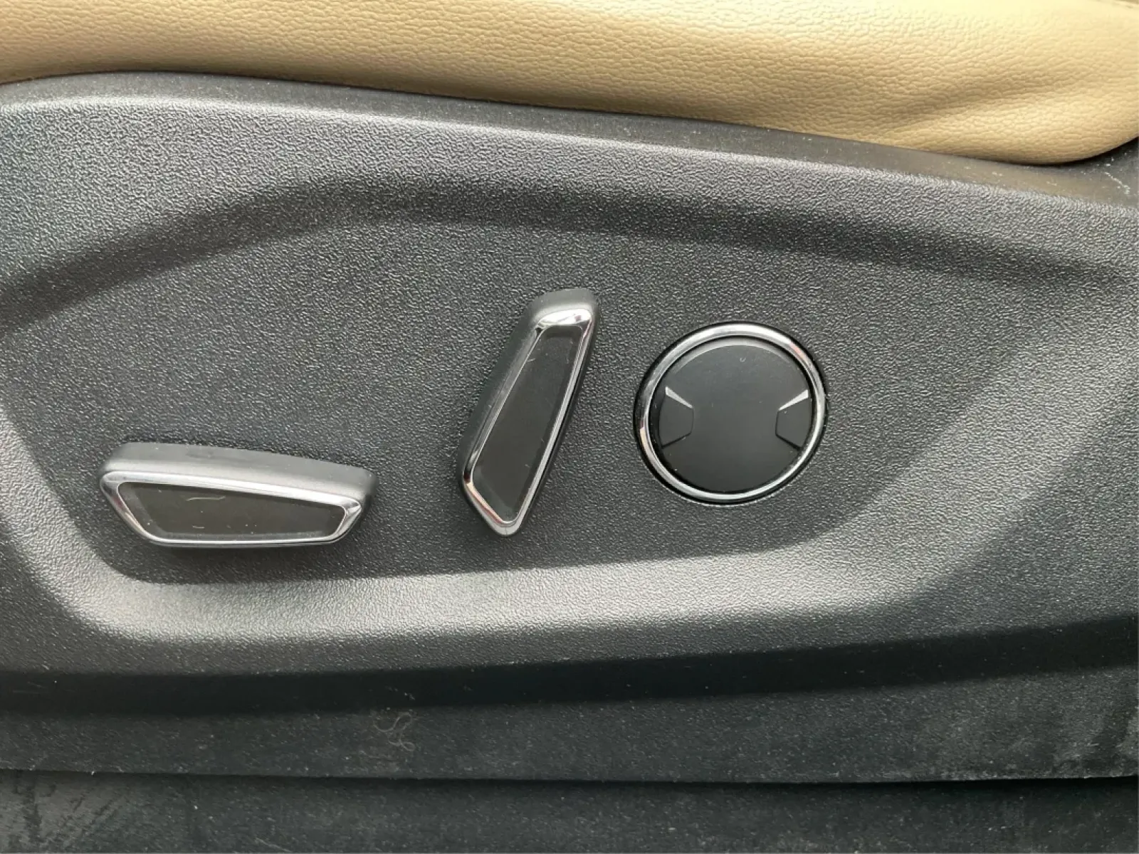 2016 Ford Edge SEL (2FMPK4J92GB) with an Other engine, located at 1184 Kauffman Ave, Fairborn, OH, 45324, (937) 908-9800, 39.807072, -84.030914 - Discover the perfect blend of comfort, style, and functionality with the 2016 Ford Edge SEL, available now at Advantage Car and Credit in Fairborn, OH. Whether you're a growing family in need of extra space, a commuter seeking reliability, or a weekend adventurer ready to explore, this SUV is design - Photo#18