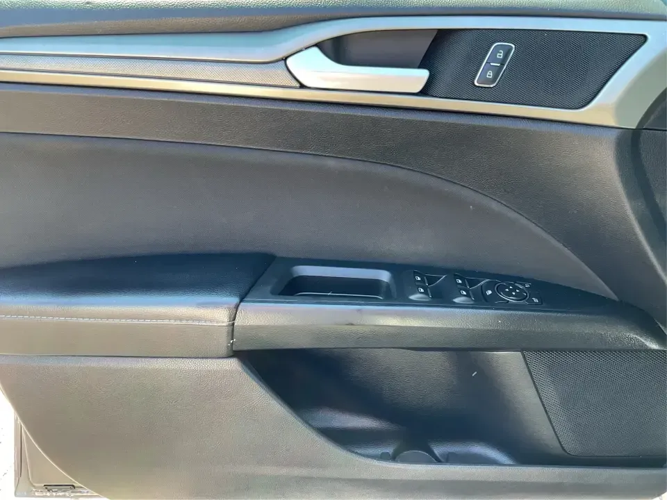 2018 Ford Fusion SE (3FA6P0HD3JR) with an 1.5L L4 DOHC 16V engine, 6A transmission, located at 1230 East Main St, Xenia, OH, 45385, (937) 908-9800, 39.688026, -83.910172 - Looking for a reliable sedan that combines style, comfort, and practicality? Look no further than the 2018 Ford Fusion SE, available now at Advantage Car and Credit in Vandalia, OH! Perfect for your daily commute, family outings, or even weekend adventures, this vehicle is designed to enhance your l - Photo#19