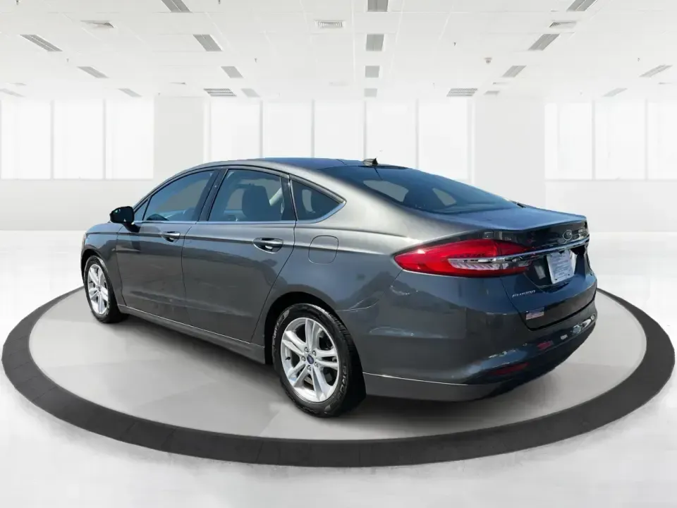 2018 Ford Fusion SE (3FA6P0HD3JR) with an 1.5L L4 DOHC 16V engine, 6A transmission, located at 1184 Kauffman Ave, Fairborn, OH, 45324, (937) 908-9800, 39.807072, -84.030914 - Looking for a reliable sedan that combines style, comfort, and practicality? Look no further than the 2018 Ford Fusion SE, available now at Advantage Car and Credit in Vandalia, OH! Perfect for your daily commute, family outings, or even weekend adventures, this vehicle is designed to enhance your l - Photo#4