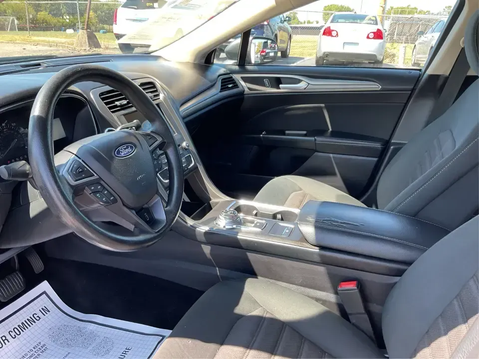 2018 Ford Fusion SE (3FA6P0HD3JR) with an 1.5L L4 DOHC 16V engine, 6A transmission, located at 1184 Kauffman Ave, Fairborn, OH, 45324, (937) 908-9800, 39.807072, -84.030914 - Looking for a reliable sedan that combines style, comfort, and practicality? Look no further than the 2018 Ford Fusion SE, available now at Advantage Car and Credit in Vandalia, OH! Perfect for your daily commute, family outings, or even weekend adventures, this vehicle is designed to enhance your l - Photo#9