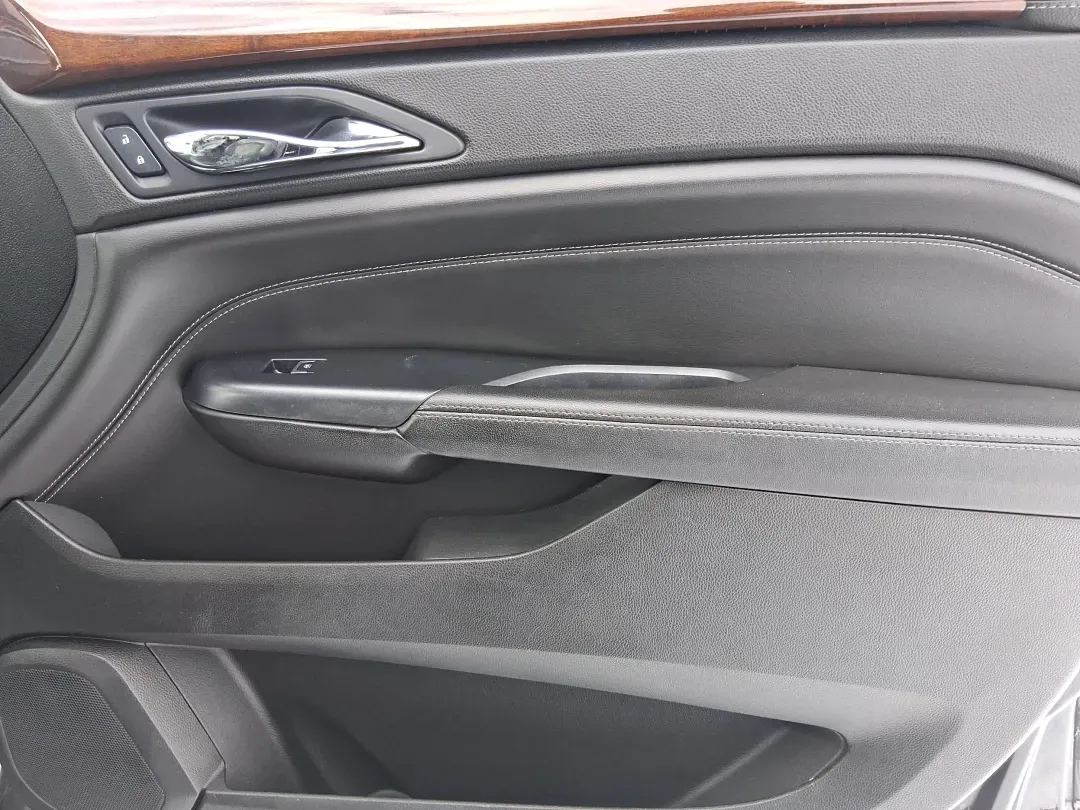 2014 Cadillac SRX Performance Collection (3GYFNCE38ES) with an 3.6L V-6 gasoline direct injection engine, 6-Speed Automatic transmission, located at 1184 Kauffman Ave, Fairborn, OH, 45324, (937) 908-9800, 39.807072, -84.030914 - **Experience Luxury and Versatility with the 2014 Cadillac SRX Performance Collection at Advantage Car and Credit - Riverside!**<br /> <br /> Are you in search of a vehicle that accommodates both your daily commutes and weekend adventures while ensuring you travel in style? Look no further than the - Photo#20