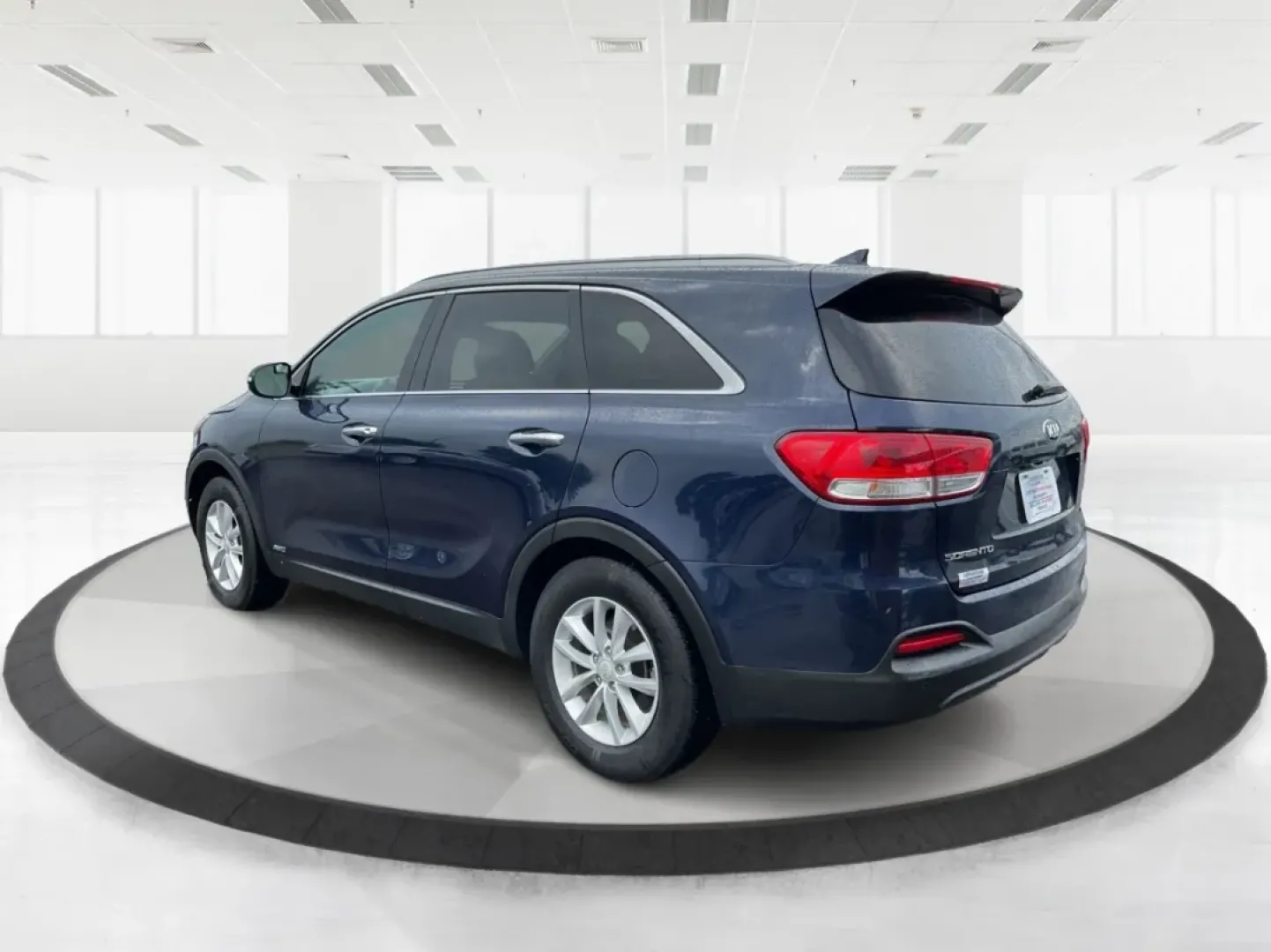 2018 Kia Sorento 2.4L LX (5XYPGDA30JG) with an 2.4L I-4 gasoline direct injection engine, 6A transmission, located at 1230 East Main St, Xenia, OH, 45385, (937) 908-9800, 39.688026, -83.910172 - **Explore the Open Road in Style with the 2018 Kia Sorento - Perfect for Every Family Adventure!**<br /> <br /> Are you ready for your next family road trip or weekend getaway? The 2018 Kia Sorento is the SUV that will elevate your lifestyle and ensure every journey is memorable. With its spacious i - Photo#4