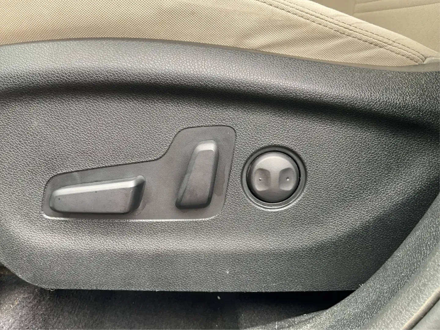 2018 Kia Sorento 2.4L LX (5XYPGDA30JG) with an 2.4L I-4 gasoline direct injection engine, 6A transmission, located at 1230 East Main St, Xenia, OH, 45385, (937) 908-9800, 39.688026, -83.910172 - **Explore the Open Road in Style with the 2018 Kia Sorento - Perfect for Every Family Adventure!**<br /> <br /> Are you ready for your next family road trip or weekend getaway? The 2018 Kia Sorento is the SUV that will elevate your lifestyle and ensure every journey is memorable. With its spacious i - Photo#17