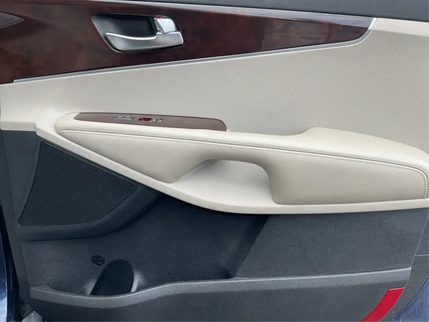 2018 Kia Sorento 2.4L LX (5XYPGDA30JG) with an 2.4L I-4 gasoline direct injection engine, 6A transmission, located at 1230 East Main St, Xenia, OH, 45385, (937) 908-9800, 39.688026, -83.910172 - **Explore the Open Road in Style with the 2018 Kia Sorento - Perfect for Every Family Adventure!**<br /> <br /> Are you ready for your next family road trip or weekend getaway? The 2018 Kia Sorento is the SUV that will elevate your lifestyle and ensure every journey is memorable. With its spacious i - Photo#19