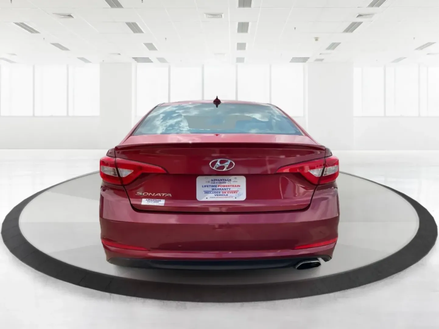 2016 Hyundai Sonata SE (5NPE24AF3GH) with an 2.4L I-4 gasoline direct injection engine, located at 1184 Kauffman Ave, Fairborn, OH, 45324, (937) 908-9800, 39.807072, -84.030914 - **Discover Your Ideal Family Sedan: 2016 Hyundai Sonata SE at Advantage Car and Credit - Moraine**<br /> <br /> Are you in search of a dependable vehicle that perfectly fits your family's lifestyle or makes your daily commute a breeze? Look no further! Presenting the 2016 Hyundai Sonata SE, a stylis - Photo#3