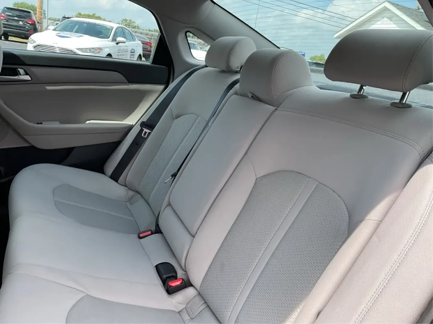 2016 Hyundai Sonata SE (5NPE24AF3GH) with an 2.4L I-4 gasoline direct injection engine, located at 1184 Kauffman Ave, Fairborn, OH, 45324, (937) 908-9800, 39.807072, -84.030914 - **Discover Your Ideal Family Sedan: 2016 Hyundai Sonata SE at Advantage Car and Credit - Moraine**<br /> <br /> Are you in search of a dependable vehicle that perfectly fits your family's lifestyle or makes your daily commute a breeze? Look no further! Presenting the 2016 Hyundai Sonata SE, a stylis - Photo#10