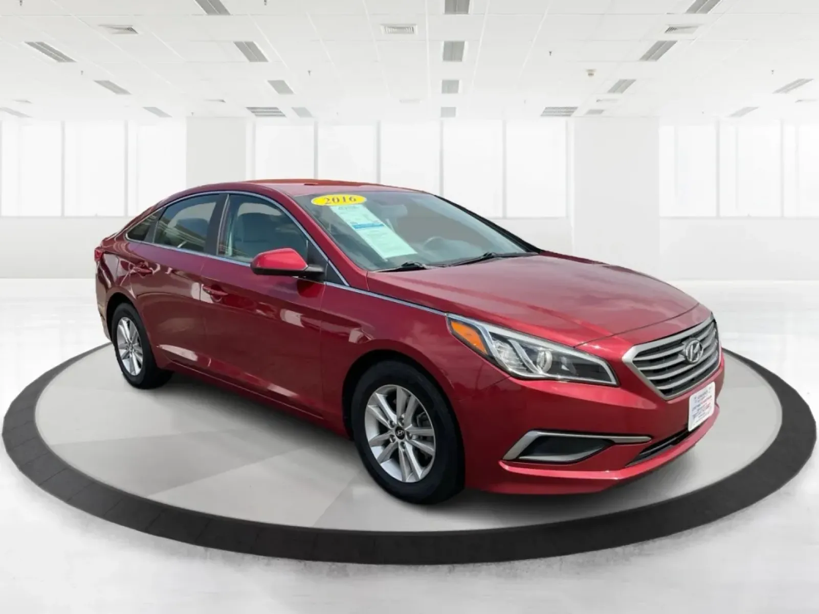 2016 Hyundai Sonata SE (5NPE24AF3GH) with an 2.4L I-4 gasoline direct injection engine, located at 4508 South Dixie Dr, Moraine, OH, 45439, (937) 908-9800, 39.689976, -84.218452 - **Discover Your Ideal Family Sedan: 2016 Hyundai Sonata SE at Advantage Car and Credit - Moraine**<br /> <br /> Are you in search of a dependable vehicle that perfectly fits your family's lifestyle or makes your daily commute a breeze? Look no further! Presenting the 2016 Hyundai Sonata SE, a stylis - Photo#0