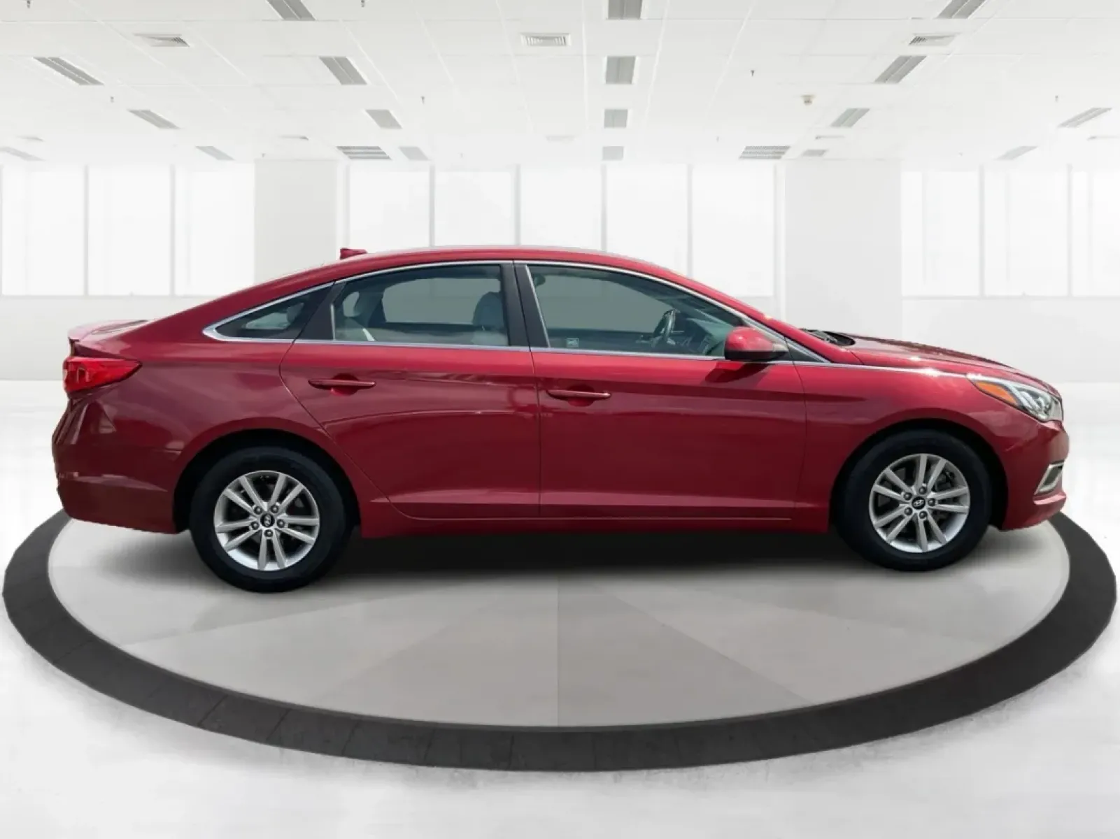 2016 Hyundai Sonata SE (5NPE24AF3GH) with an 2.4L I-4 gasoline direct injection engine, located at 4508 South Dixie Dr, Moraine, OH, 45439, (937) 908-9800, 39.689976, -84.218452 - **Discover Your Ideal Family Sedan: 2016 Hyundai Sonata SE at Advantage Car and Credit - Moraine**<br /> <br /> Are you in search of a dependable vehicle that perfectly fits your family's lifestyle or makes your daily commute a breeze? Look no further! Presenting the 2016 Hyundai Sonata SE, a stylis - Photo#1