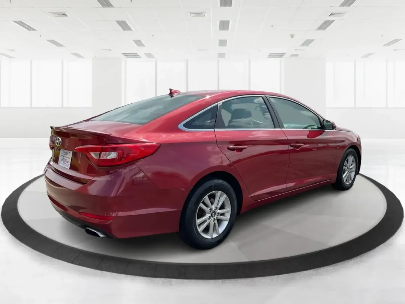2016 Hyundai Sonata SE (5NPE24AF3GH) with an 2.4L I-4 gasoline direct injection engine, located at 4508 South Dixie Dr, Moraine, OH, 45439, (937) 908-9800, 39.689976, -84.218452 - **Discover Your Ideal Family Sedan: 2016 Hyundai Sonata SE at Advantage Car and Credit - Moraine**<br /> <br /> Are you in search of a dependable vehicle that perfectly fits your family's lifestyle or makes your daily commute a breeze? Look no further! Presenting the 2016 Hyundai Sonata SE, a stylis - Photo#2