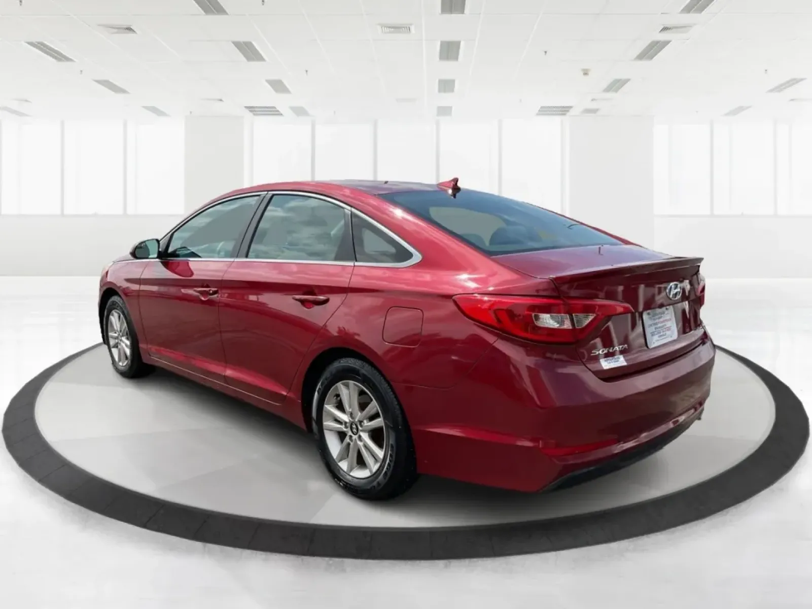 2016 Hyundai Sonata SE (5NPE24AF3GH) with an 2.4L I-4 gasoline direct injection engine, located at 4508 South Dixie Dr, Moraine, OH, 45439, (937) 908-9800, 39.689976, -84.218452 - **Discover Your Ideal Family Sedan: 2016 Hyundai Sonata SE at Advantage Car and Credit - Moraine**<br /> <br /> Are you in search of a dependable vehicle that perfectly fits your family's lifestyle or makes your daily commute a breeze? Look no further! Presenting the 2016 Hyundai Sonata SE, a stylis - Photo#4