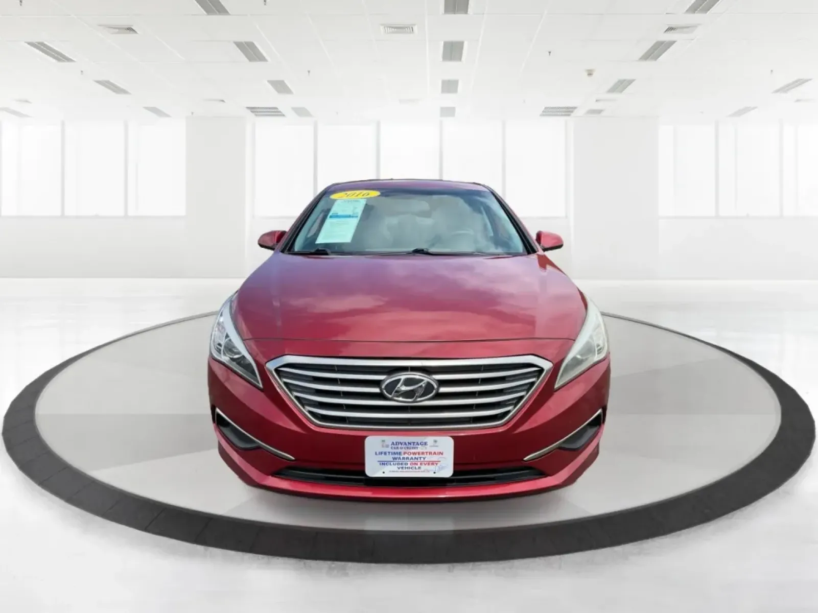 2016 Hyundai Sonata SE (5NPE24AF3GH) with an 2.4L I-4 gasoline direct injection engine, located at 4508 South Dixie Dr, Moraine, OH, 45439, (937) 908-9800, 39.689976, -84.218452 - **Discover Your Ideal Family Sedan: 2016 Hyundai Sonata SE at Advantage Car and Credit - Moraine**<br /> <br /> Are you in search of a dependable vehicle that perfectly fits your family's lifestyle or makes your daily commute a breeze? Look no further! Presenting the 2016 Hyundai Sonata SE, a stylis - Photo#7
