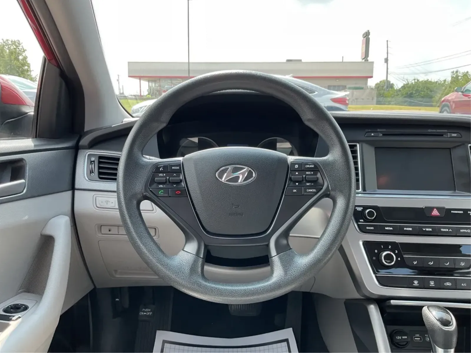 2016 Hyundai Sonata SE (5NPE24AF3GH) with an 2.4L I-4 gasoline direct injection engine, located at 4508 South Dixie Dr, Moraine, OH, 45439, (937) 908-9800, 39.689976, -84.218452 - **Discover Your Ideal Family Sedan: 2016 Hyundai Sonata SE at Advantage Car and Credit - Moraine**<br /> <br /> Are you in search of a dependable vehicle that perfectly fits your family's lifestyle or makes your daily commute a breeze? Look no further! Presenting the 2016 Hyundai Sonata SE, a stylis - Photo#16