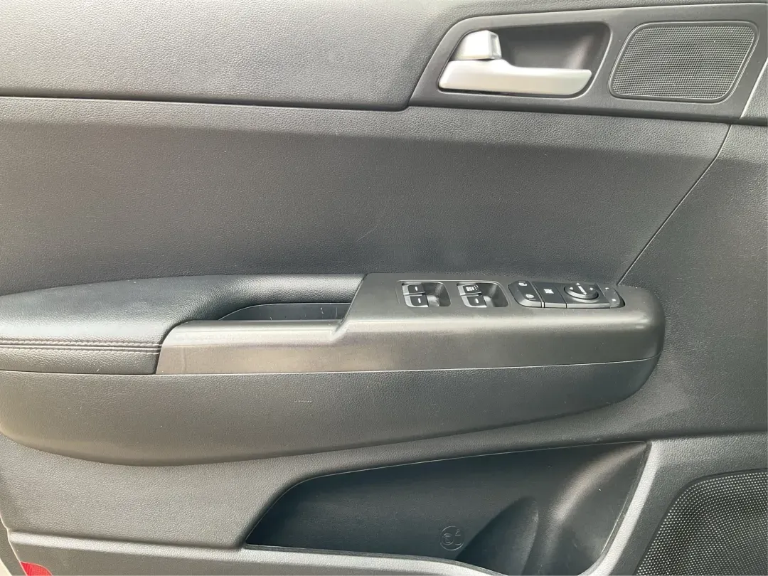 2020 Kia Sportage LX (KNDPMCAC7L7) with an Theta II 2.4L I-4 gasoline direct injection engine, located at 1951 S Dayton Lakeview Rd., New Carlisle, OH, 45344, (937) 908-9800, 39.890999, -84.050255 - **Adventure Awaits with the 2020 Kia Sportage LX Your Perfect Crossover Companion!**<br /> <br /> Are you ready to elevate your daily commutes or embark on unforgettable road trips with your family? Look no further! At Advantage Car and Credit in Fairborn, OH, we proudly present this stylish 2020 K - Photo#17