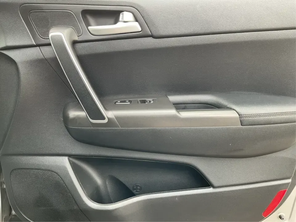 2020 Kia Sportage LX (KNDPMCAC7L7) with an Theta II 2.4L I-4 gasoline direct injection engine, 6A transmission, located at 1184 Kauffman Ave, Fairborn, OH, 45324, (937) 908-9800, 39.807072, -84.030914 - **Adventure Awaits with the 2020 Kia Sportage LX Your Perfect Crossover Companion!**<br /> <br /> Are you ready to elevate your daily commutes or embark on unforgettable road trips with your family? Look no further! At Advantage Car and Credit in Fairborn, OH, we proudly present this stylish 2020 K - Photo#18