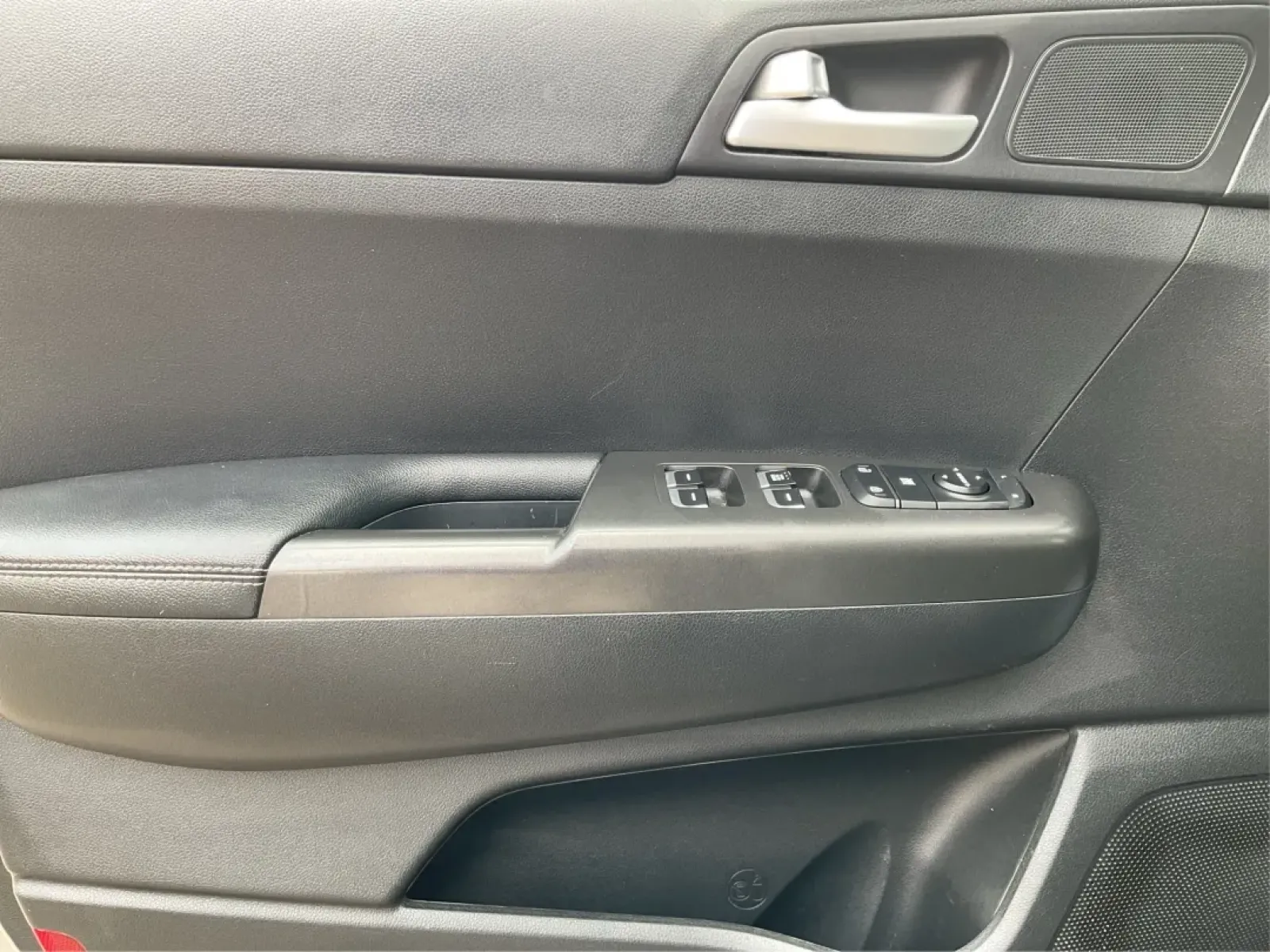 2020 Kia Sportage LX (KNDPMCAC7L7) with an Theta II 2.4L I-4 gasoline direct injection engine, located at 1184 Kauffman Ave, Fairborn, OH, 45324, (937) 908-9800, 39.807072, -84.030914 - **Adventure Awaits with the 2020 Kia Sportage LX Your Perfect Crossover Companion!**<br /> <br /> Are you ready to elevate your daily commutes or embark on unforgettable road trips with your family? Look no further! At Advantage Car and Credit in Fairborn, OH, we proudly present this stylish 2020 K - Photo#17