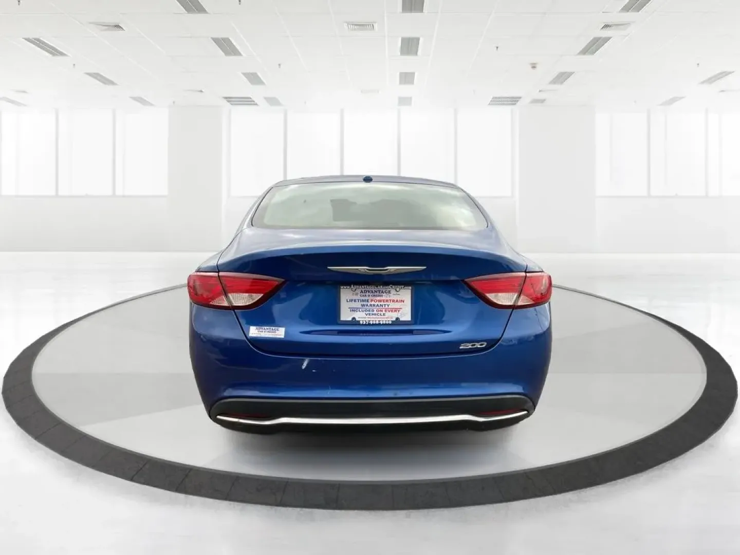 2015 Chrysler 200 Limited (1C3CCCAB9FN) with an 3.6L V-6 DOHC engine, located at 1230 East Main St, Xenia, OH, 45385, (937) 908-9800, 39.688026, -83.910172 - **Experience Comfort and Style with the 2015 Chrysler 200 Limited at Advantage Car and Credit**<br /> <br /> Are you in the market for a dependable sedan that suits both your daily commute and weekend adventures? Look no further! The 2015 Chrysler 200 Limited is the perfect blend of style, performan - Photo#3