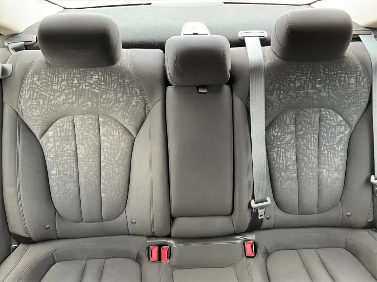 2015 Chrysler 200 Limited (1C3CCCAB9FN) with an 3.6L V-6 DOHC engine, located at 1230 East Main St, Xenia, OH, 45385, (937) 908-9800, 39.688026, -83.910172 - **Experience Comfort and Style with the 2015 Chrysler 200 Limited at Advantage Car and Credit**<br /> <br /> Are you in the market for a dependable sedan that suits both your daily commute and weekend adventures? Look no further! The 2015 Chrysler 200 Limited is the perfect blend of style, performan - Photo#14