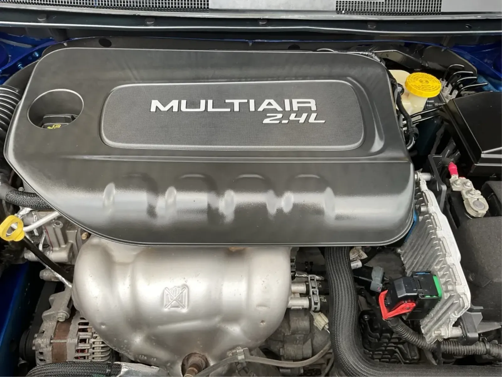 2015 Chrysler 200 Limited (1C3CCCAB9FN) with an 3.6L V-6 DOHC engine, located at 4508 South Dixie Dr, Moraine, OH, 45439, (937) 908-9800, 39.689976, -84.218452 - **Experience Comfort and Style with the 2015 Chrysler 200 Limited at Advantage Car and Credit**<br /> <br /> Are you in the market for a dependable sedan that suits both your daily commute and weekend adventures? Look no further! The 2015 Chrysler 200 Limited is the perfect blend of style, performan - Photo#11