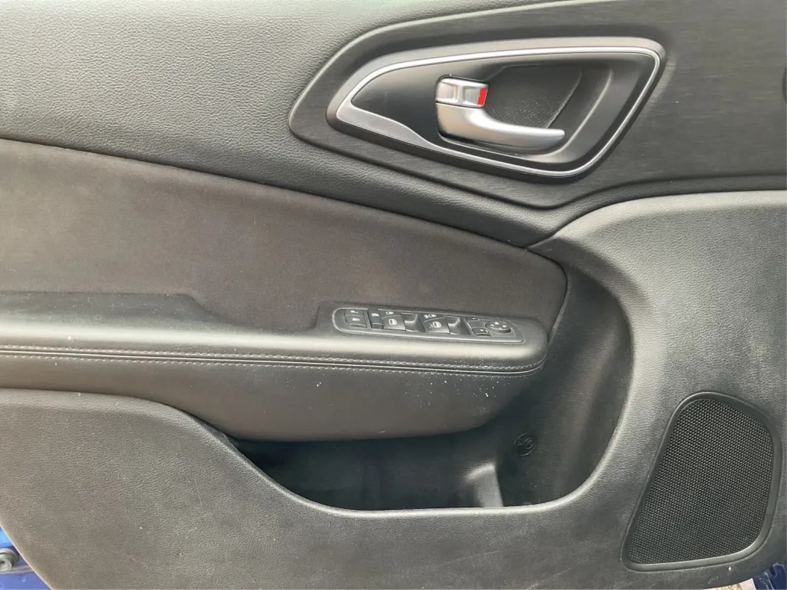 2015 Chrysler 200 Limited (1C3CCCAB9FN) with an 3.6L V-6 DOHC engine, located at 4508 South Dixie Dr, Moraine, OH, 45439, (937) 908-9800, 39.689976, -84.218452 - **Experience Comfort and Style with the 2015 Chrysler 200 Limited at Advantage Car and Credit**<br /> <br /> Are you in the market for a dependable sedan that suits both your daily commute and weekend adventures? Look no further! The 2015 Chrysler 200 Limited is the perfect blend of style, performan - Photo#19