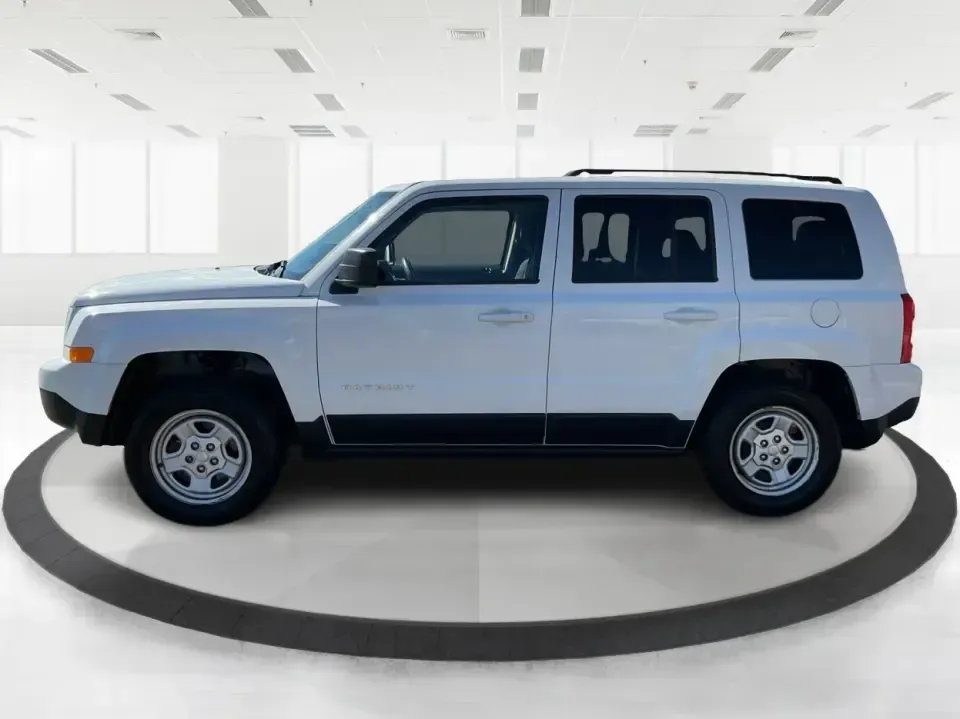 2016 Jeep Patriot Sport (1C4NJPBA0GD) with an 2.0L L4 DOHC 16V engine, Automatic transmission, located at 1951 S Dayton Lakeview Rd., New Carlisle, OH, 45344, (937) 908-9800, 39.890999, -84.050255 - **Unleash Your Adventurous Spirit with This 2016 Jeep Patriot Sport!**<br /> <br /> Are you looking for the perfect vehicle to elevate your weekend adventures or a reliable daily commuter? Look no further than this **2016 Jeep Patriot Sport**, now available at **Advantage Car and Credit - Xenia**. N - Photo#5