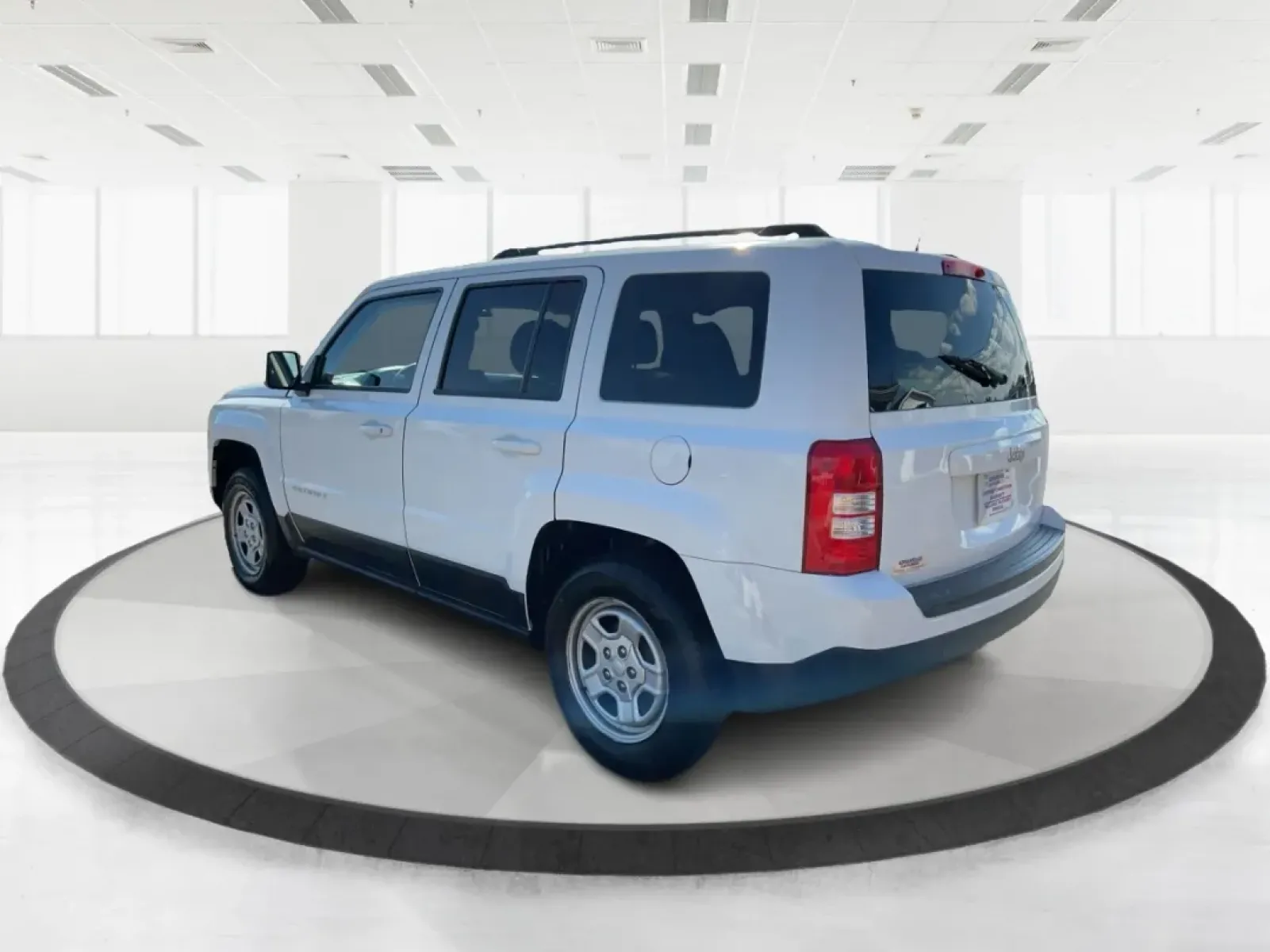 2016 Jeep Patriot Sport (1C4NJPBA0GD) with an Other engine, located at 1230 East Main St, Xenia, OH, 45385, (937) 908-9800, 39.688026, -83.910172 - **Unleash Your Adventurous Spirit with This 2016 Jeep Patriot Sport!**<br /> <br /> Are you looking for the perfect vehicle to elevate your weekend adventures or a reliable daily commuter? Look no further than this **2016 Jeep Patriot Sport**, now available at **Advantage Car and Credit - Xenia**. N - Photo#4
