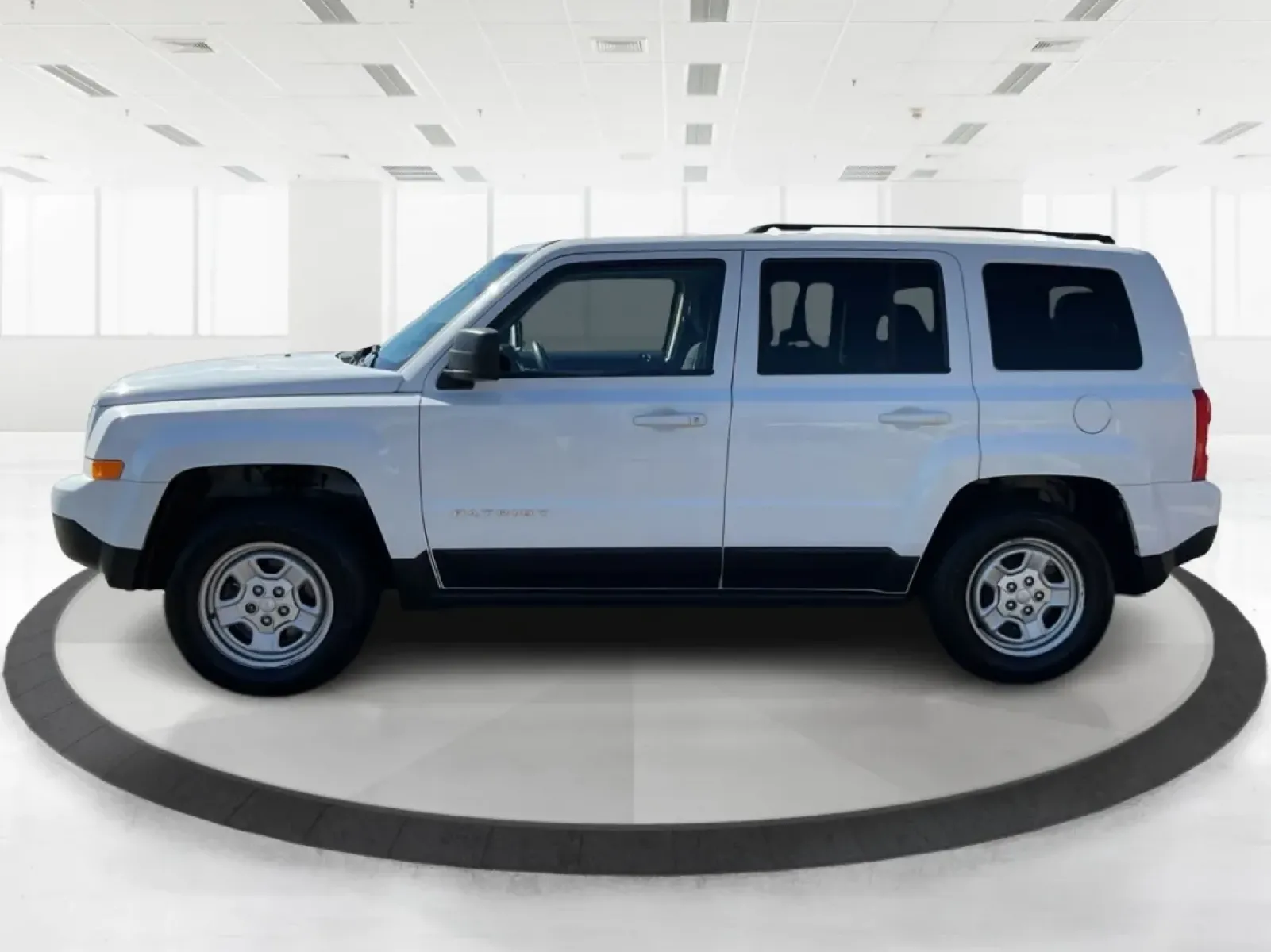 2016 Jeep Patriot Sport (1C4NJPBA0GD) with an Other engine, located at 1230 East Main St, Xenia, OH, 45385, (937) 908-9800, 39.688026, -83.910172 - **Unleash Your Adventurous Spirit with This 2016 Jeep Patriot Sport!**<br /> <br /> Are you looking for the perfect vehicle to elevate your weekend adventures or a reliable daily commuter? Look no further than this **2016 Jeep Patriot Sport**, now available at **Advantage Car and Credit - Xenia**. N - Photo#5