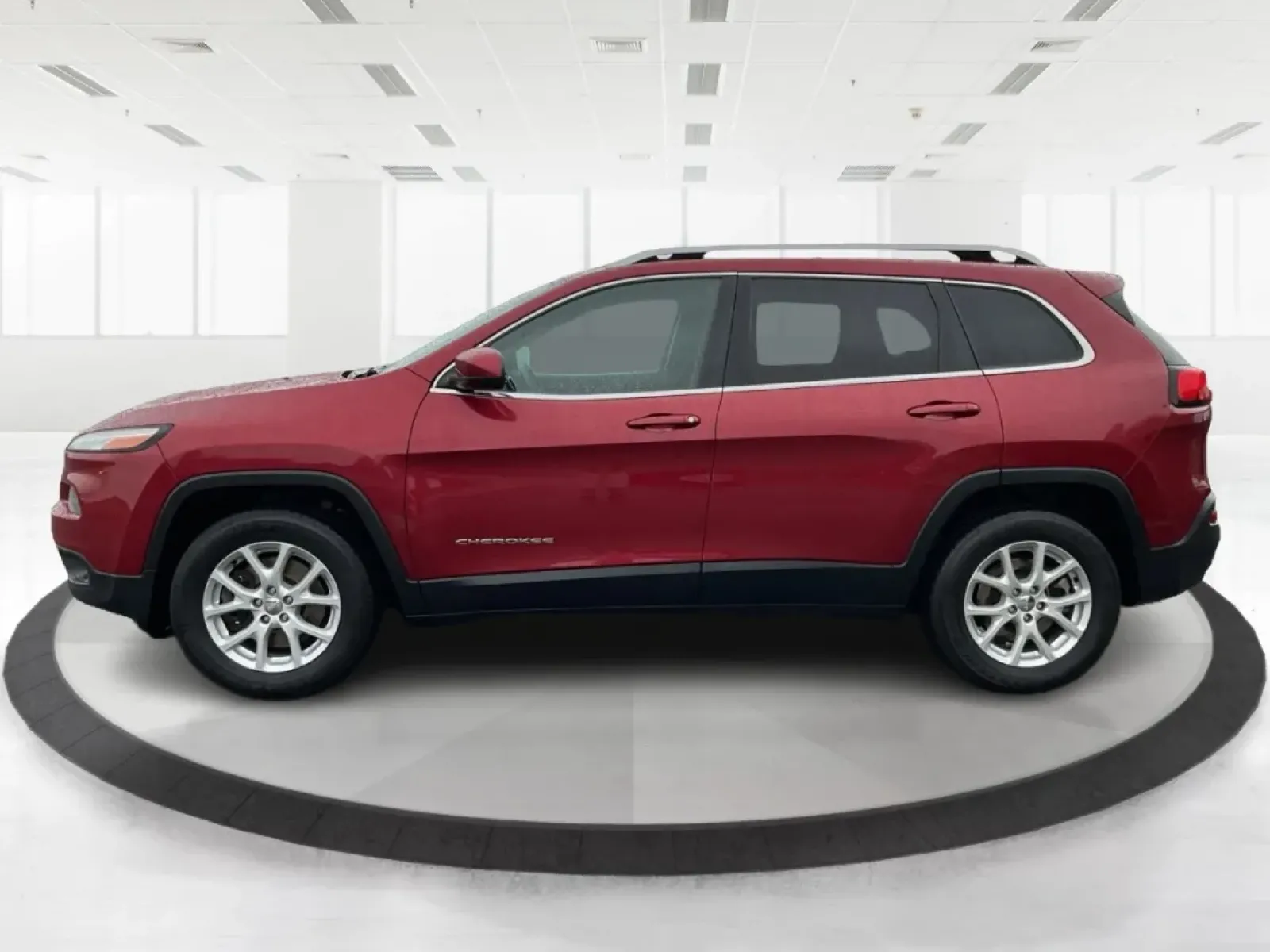 2015 Jeep Cherokee Latitude (1C4PJMCB4FW) with an Other engine, located at 1230 East Main St, Xenia, OH, 45385, (937) 908-9800, 39.688026, -83.910172 - **Adventure Awaits: 2015 Jeep Cherokee Latitude in Stunning Deep Cherry Red!**<br /> <br /> If you seek a versatile vehicle that effortlessly adapts to your lifestyle, look no further than this 2015 Jeep Cherokee Latitude, perfect for families, commuters, or anyone with a spirit for adventure. With - Photo#5