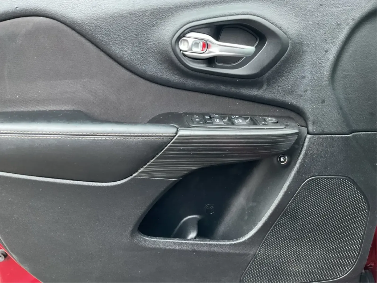 2015 Jeep Cherokee Latitude (1C4PJMCB4FW) with an Other engine, located at 1230 East Main St, Xenia, OH, 45385, (937) 908-9800, 39.688026, -83.910172 - **Adventure Awaits: 2015 Jeep Cherokee Latitude in Stunning Deep Cherry Red!**<br /> <br /> If you seek a versatile vehicle that effortlessly adapts to your lifestyle, look no further than this 2015 Jeep Cherokee Latitude, perfect for families, commuters, or anyone with a spirit for adventure. With - Photo#18