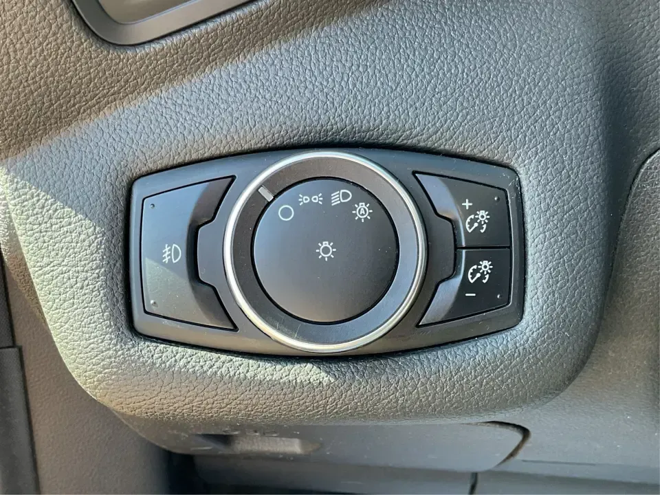 2016 Ford Escape SE (1FMCU9G92GU) with an 2.0L L4 DOHC 16V engine, 6-Speed Automatic transmission, located at 1951 S Dayton Lakeview Rd., New Carlisle, OH, 45344, (937) 908-9800, 39.890999, -84.050255 - **Adventure Awaits with the 2016 Ford Escape SE at Advantage Car and Credit - New Carlisle!**<br /> <br /> Are you ready to elevate your lifestyle with a vehicle that can handle both your daily commutes and weekend getaways? Look no further than this stunning 2016 Ford Escape SE, available now at Ad - Photo#17