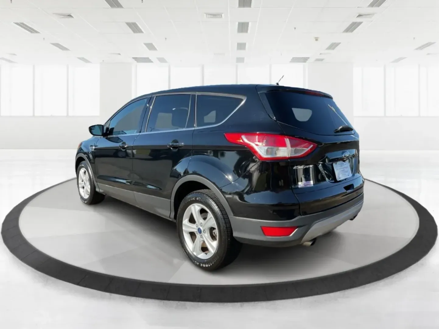 2016 Ford Escape SE (1FMCU9G92GU) with an Other engine, located at 1951 S Dayton Lakeview Rd., New Carlisle, OH, 45344, (937) 908-9800, 39.890999, -84.050255 - **Adventure Awaits with the 2016 Ford Escape SE at Advantage Car and Credit - New Carlisle!**<br /> <br /> Are you ready to elevate your lifestyle with a vehicle that can handle both your daily commutes and weekend getaways? Look no further than this stunning 2016 Ford Escape SE, available now at Ad - Photo#4