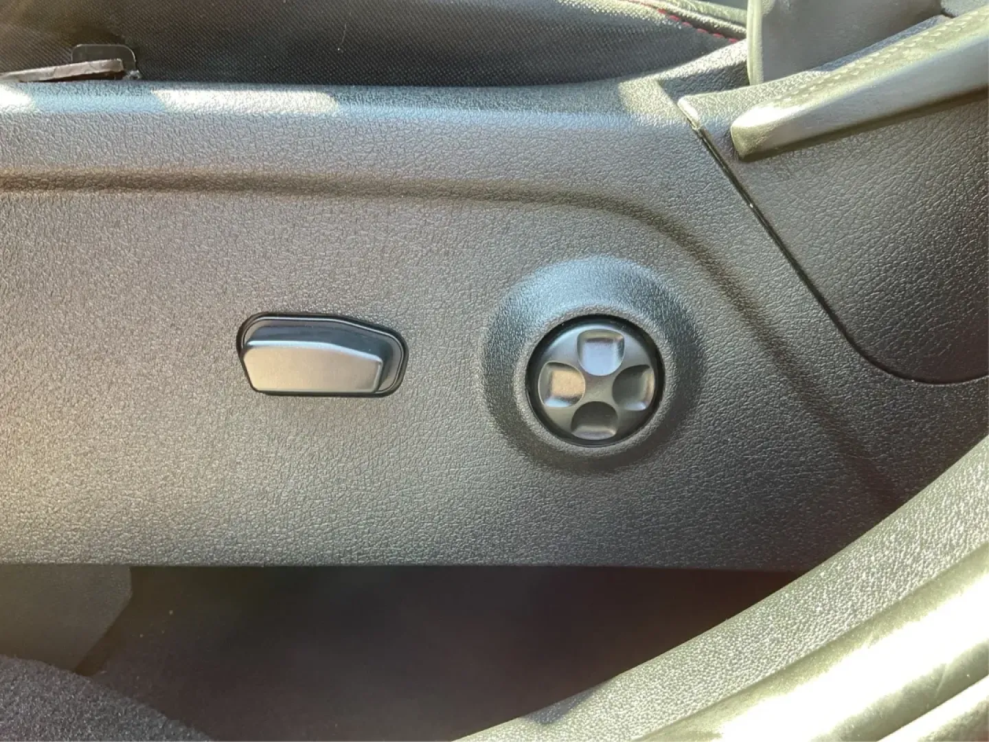 2018 Dodge Journey GT AWD (3C4PDDEG1JT) with an Pentastar 3.6L V-6 DOHC engine, located at 880 E. National Road, Vandalia, OH, 45377, (937) 908-9800, 39.891918, -84.183594 - **Embrace Your Next Adventure with the 2018 Dodge Journey GT AWD!** <br /> <br /> Looking for a versatile vehicle that effortlessly blends family comfort, weekend adventure capabilities, and everyday practicality? Look no further than this stunning 2018 Dodge Journey GT AWD, available now at Advanta - Photo#17