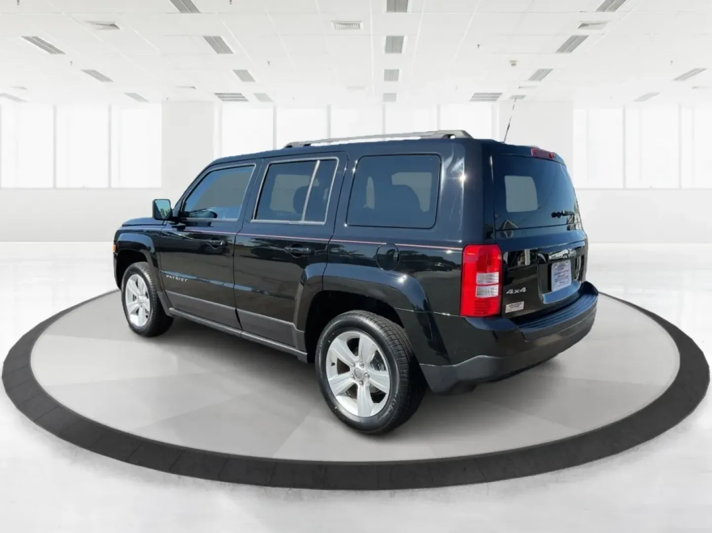 2015 Jeep Patriot Latitude (1C4NJRFB6FD) with an 2.4L I-4 DOHC engine, located at 1099 N County Rd 25A , Troy, OH, 45373, (937) 908-9800, 40.057079, -84.212883 - Discover the freedom of adventure with this 2015 Jeep Patriot Latitude, perfect for those who crave weekend getaways or family outings. With ample space and rugged capabilities, this SUV is designed for both urban commuting and off-road excursions. Whether you're navigating Troy's scenic backroads o - Photo#4