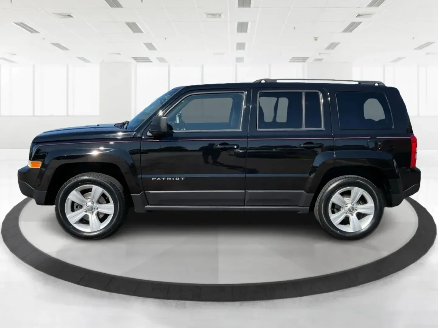 2015 Jeep Patriot Latitude (1C4NJRFB6FD) with an 2.4L I-4 DOHC engine, located at 1099 N County Rd 25A , Troy, OH, 45373, (937) 908-9800, 40.057079, -84.212883 - Discover the freedom of adventure with this 2015 Jeep Patriot Latitude, perfect for those who crave weekend getaways or family outings. With ample space and rugged capabilities, this SUV is designed for both urban commuting and off-road excursions. Whether you're navigating Troy's scenic backroads o - Photo#5